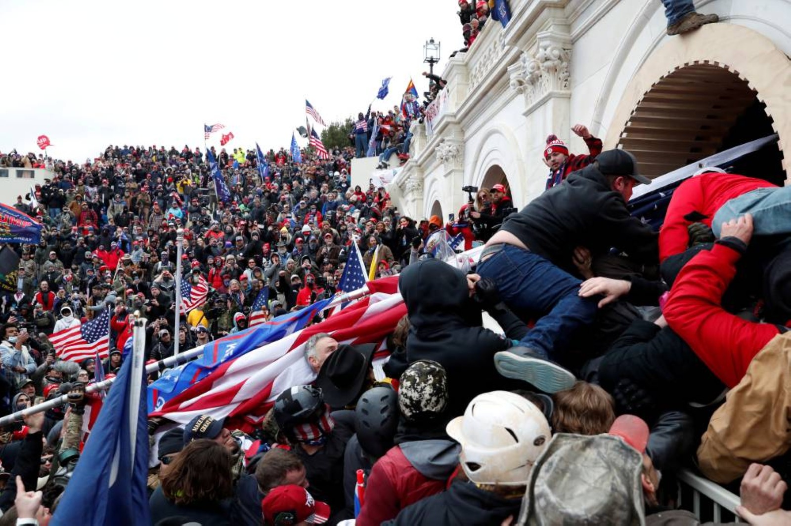 Trump issues pardons for January 6, 2021 rioters
