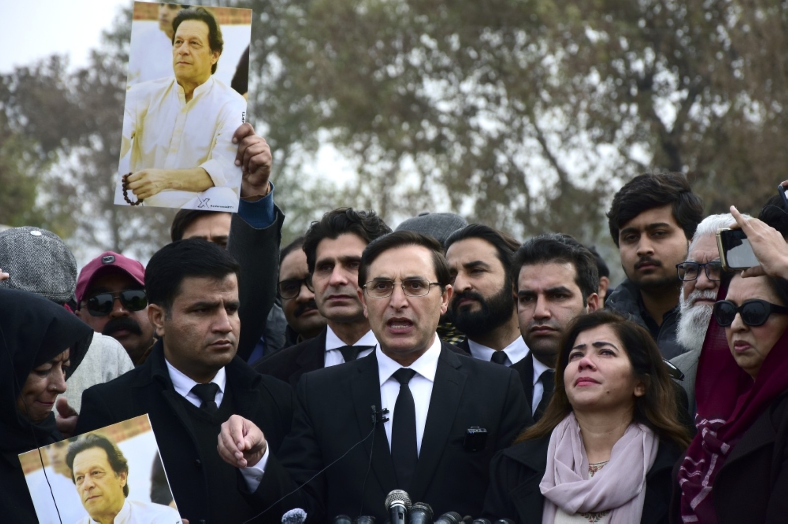 Pakistan PM ‘briefed’ on army chief’s meeting with PTI leaders