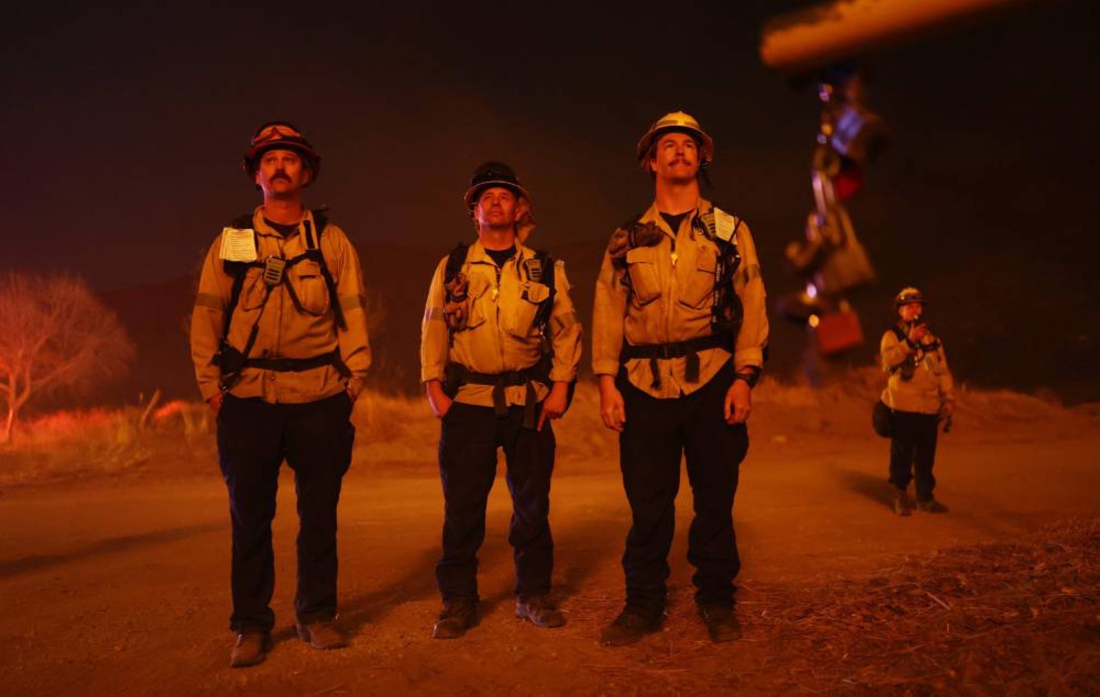 New wildfire near Los Angeles explodes to 9,400 acres, forces evacuations