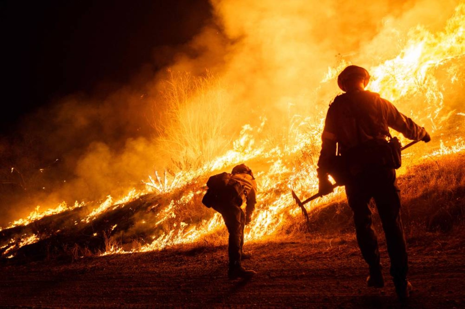 New wildfire near Los Angeles explodes to 9,400 acres, fo...