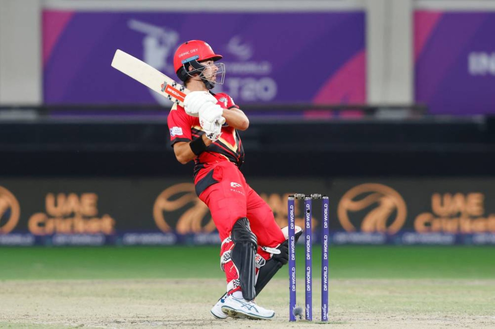 Holden and Hasaranga shine as Vipers down Giants by five wickets