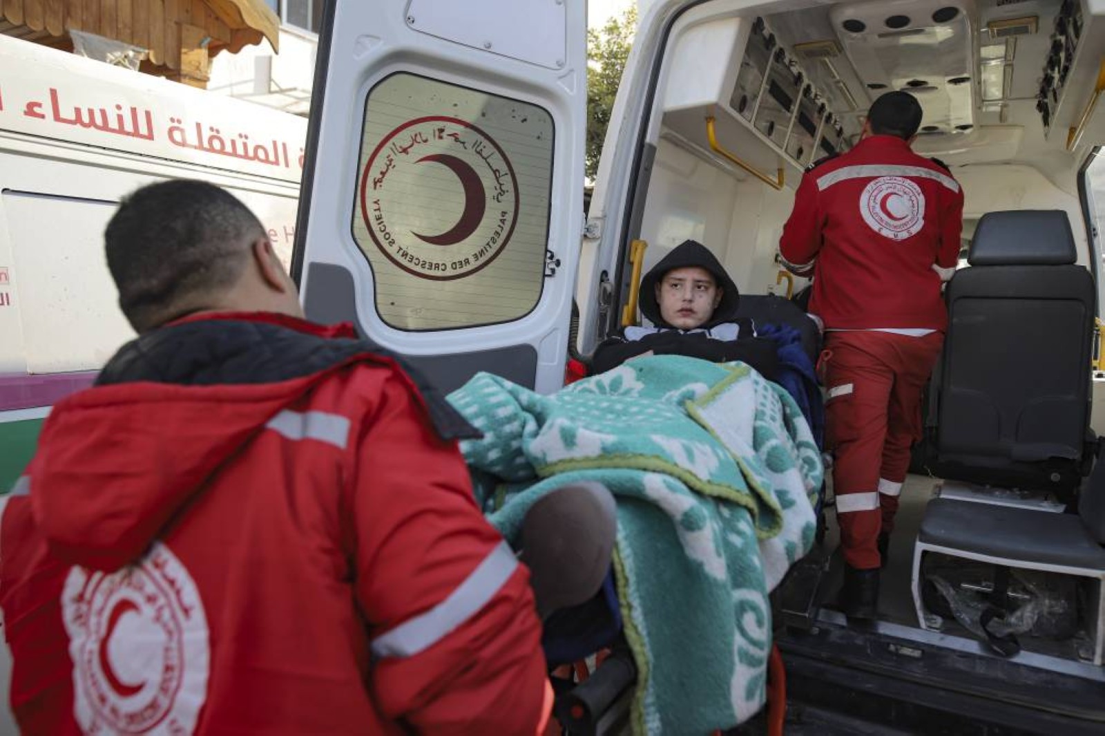 Sick and wounded children begin crossing from Gaza to Egypt in first opening in months