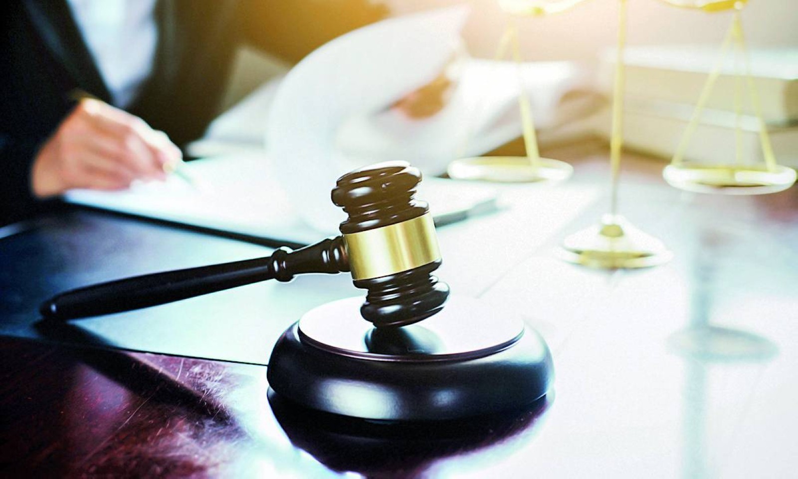 Man fined Dhs50,000 for stealing from a shop after damaging its door in UAE