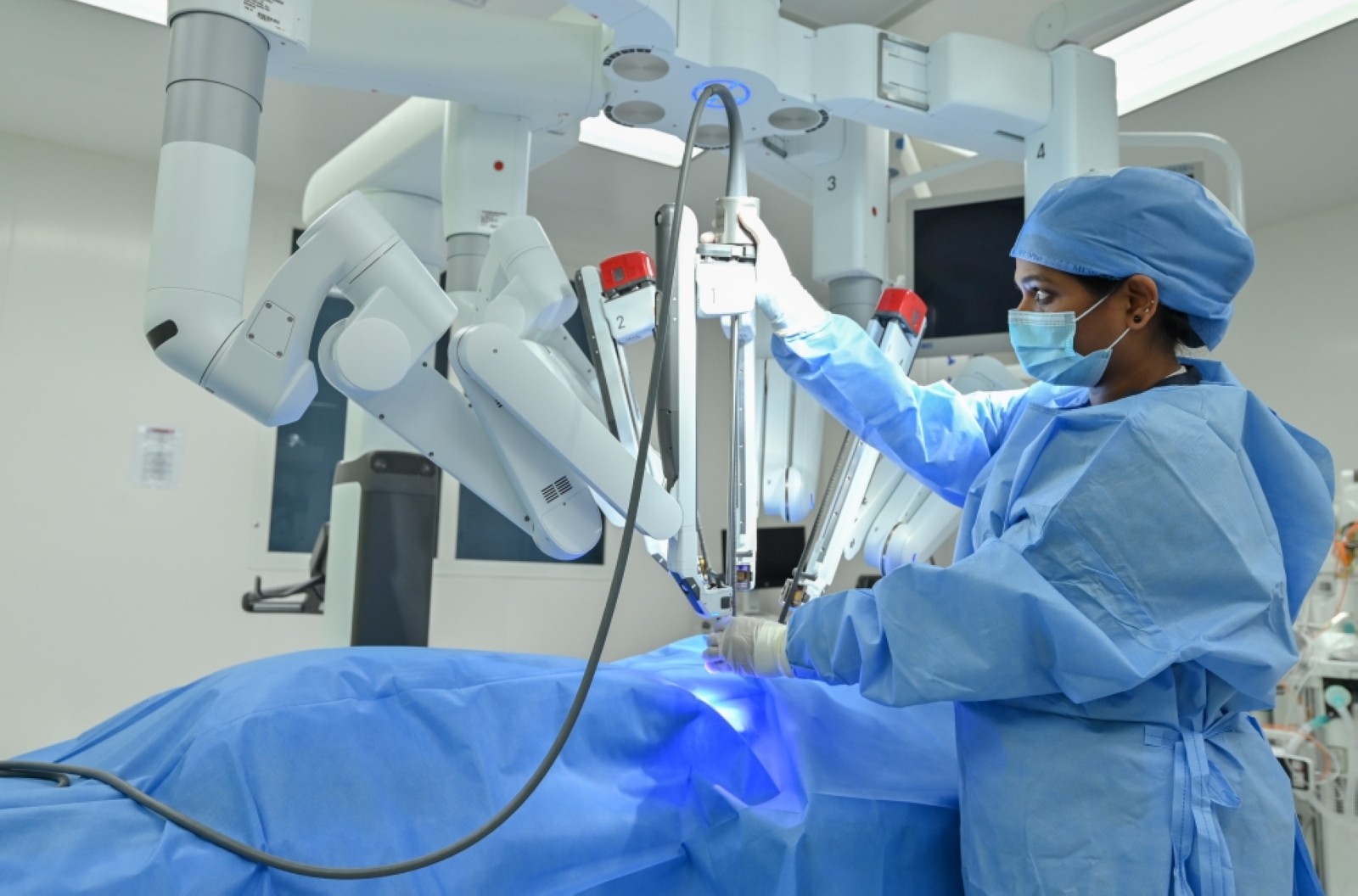 Robotic surgery saves Emirati from cancer