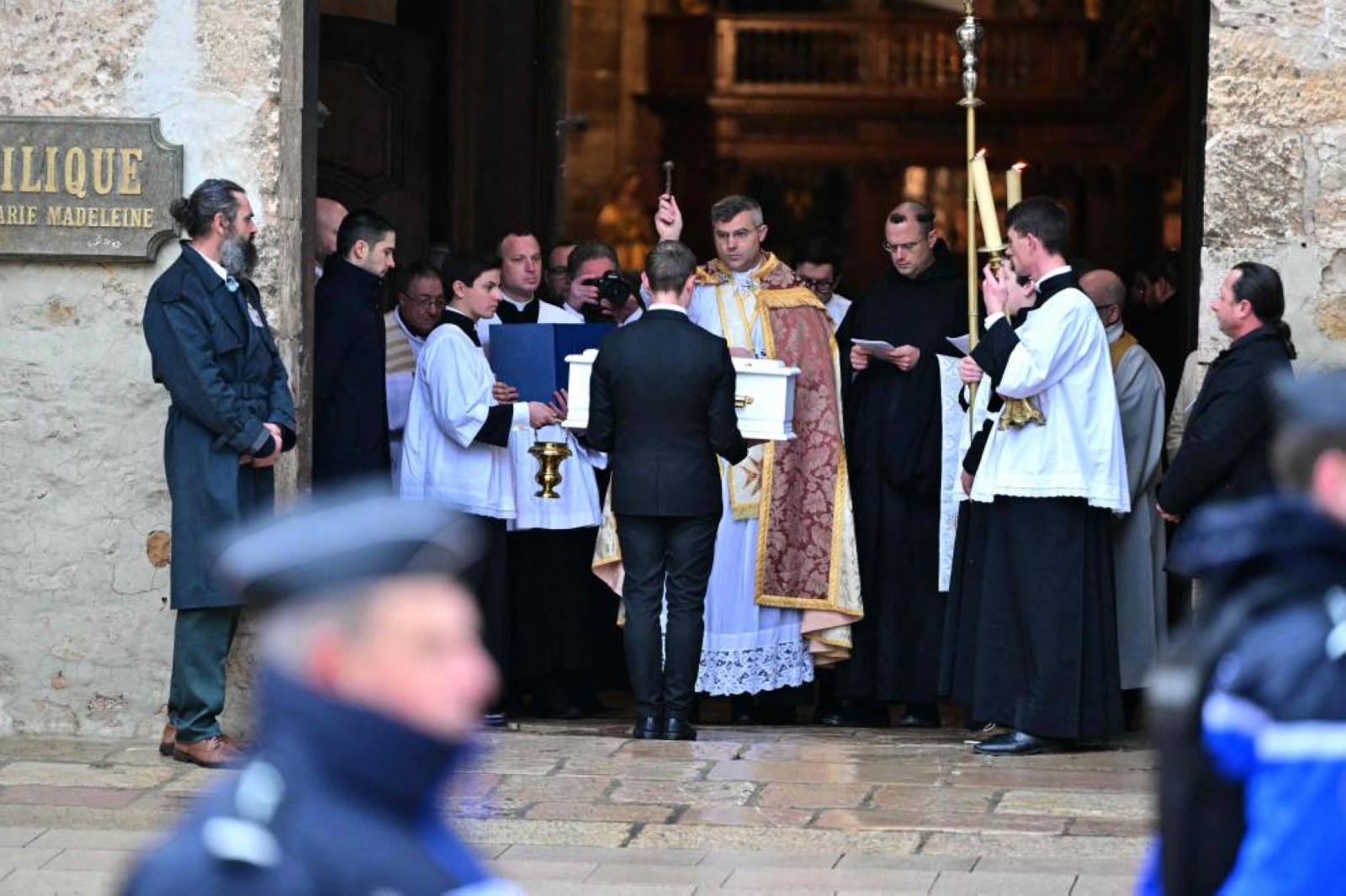 Hundreds of mourners bid farewell to French toddler