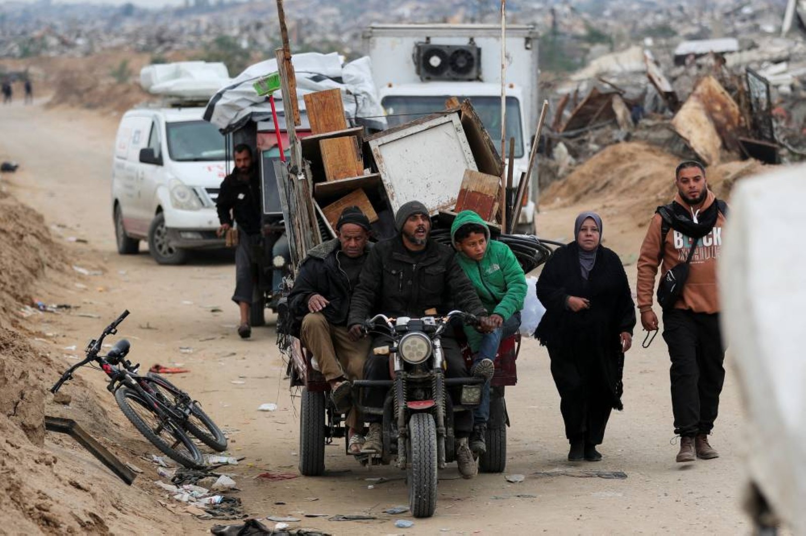 Israeli forces have withdrawn from key Gaza road, says Hamas