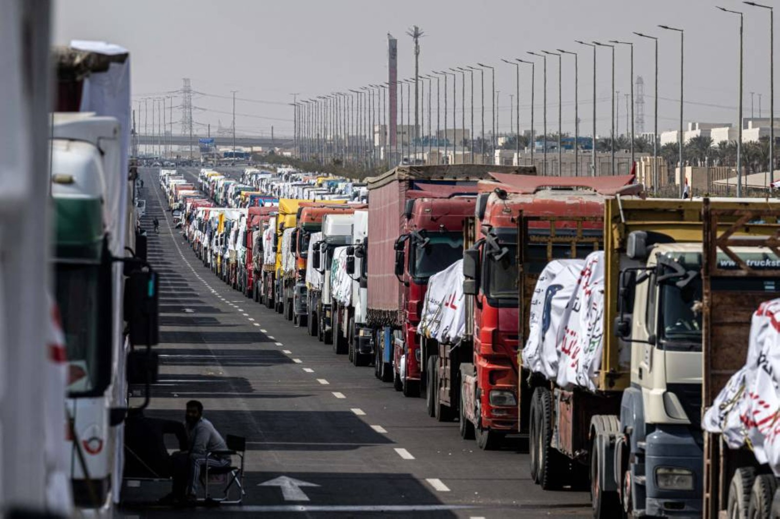 290 humanitarian aid trucks enter Gaza Strip