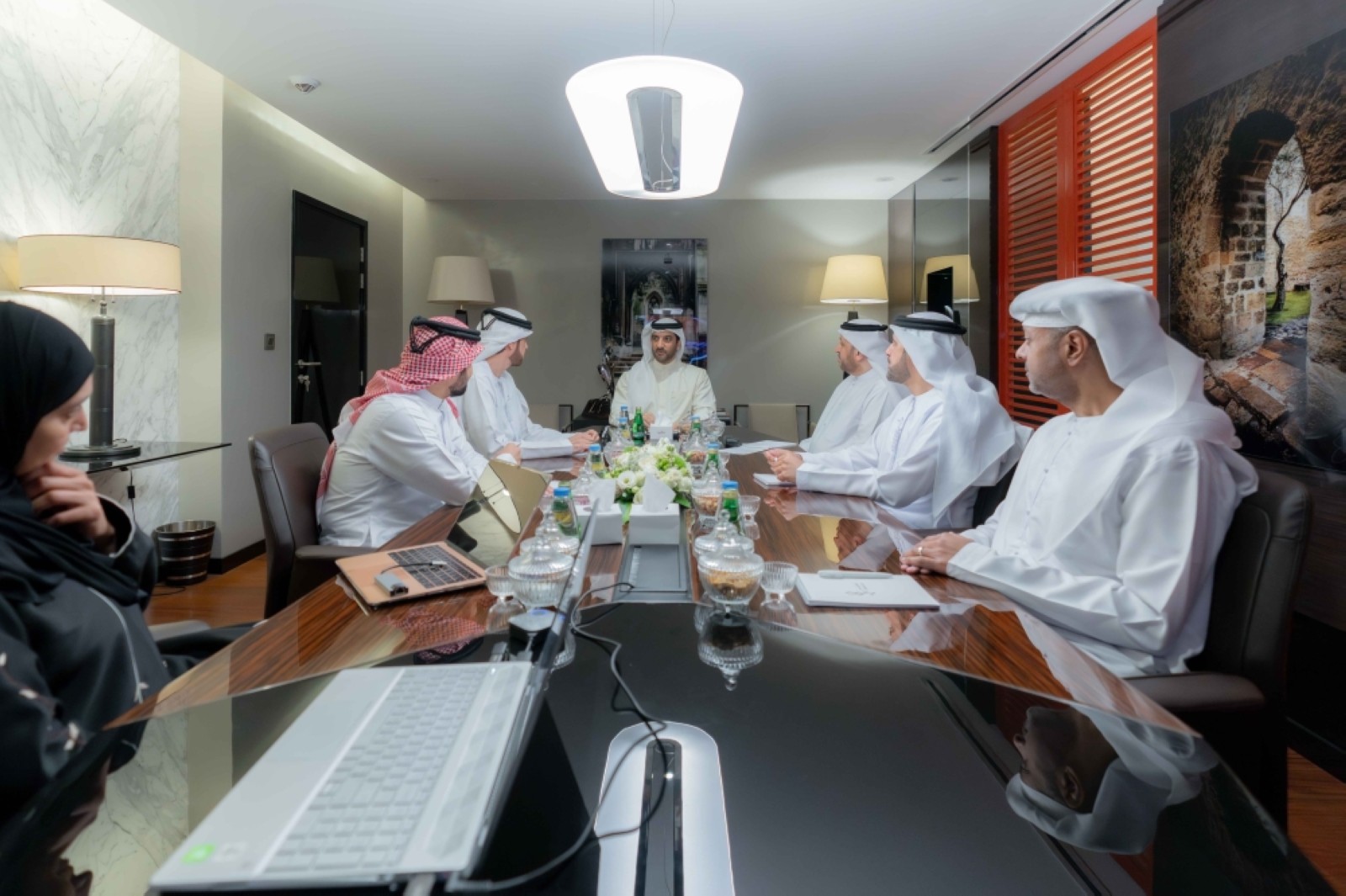 Sultan Bin Ahmed assesses ‘Tamayuz’ Award results