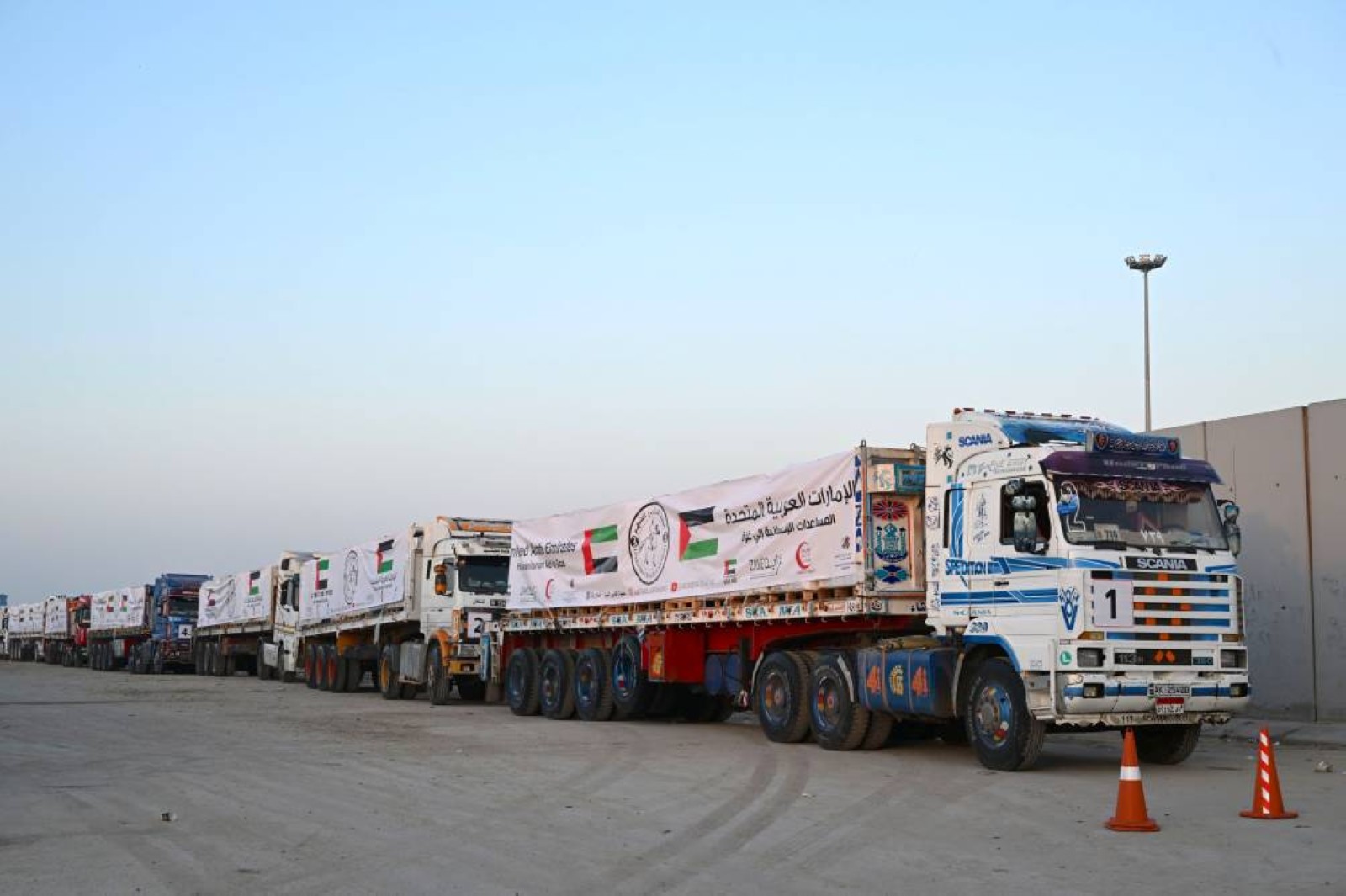 VIDEO: UAE delivers five humanitarian aid convoys to Gaza