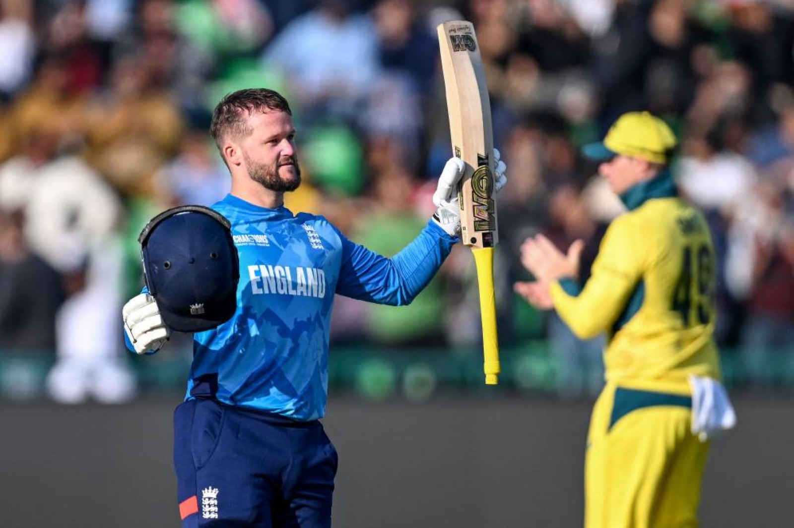 Inglis trumps Duckett as Australia defeat England in record chase