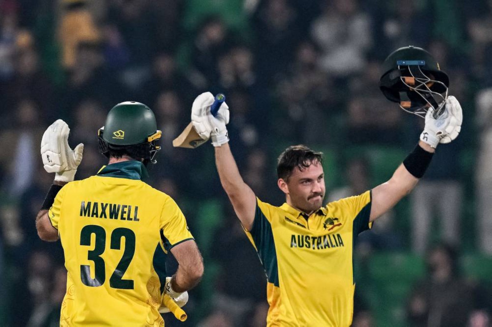 Inglis trumps Duckett as Australia defeat England in record chase