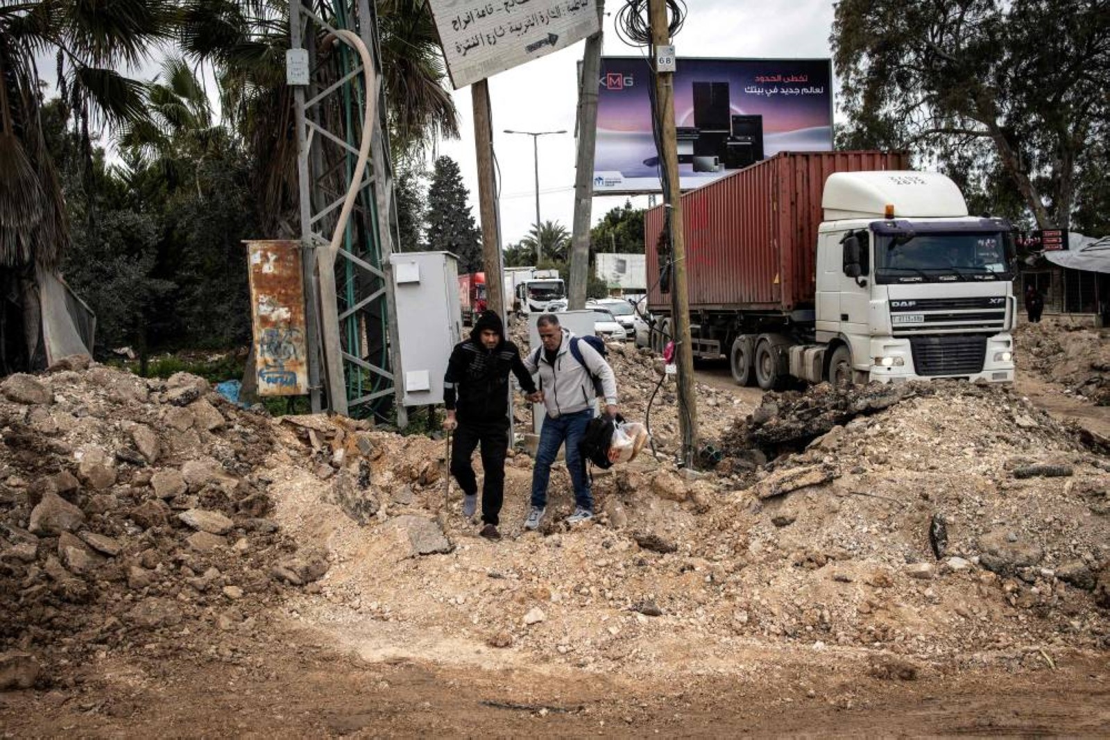 Video: 40,000 Palestinians flee homes in West Bank as bulldozers demolish buildings