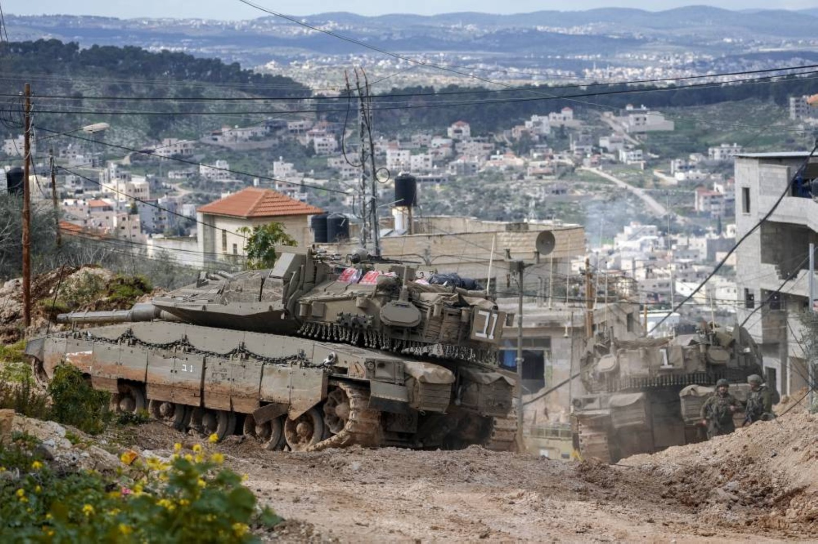 Video: 40,000 Palestinians flee homes in West Bank as bulldozers demolish buildings