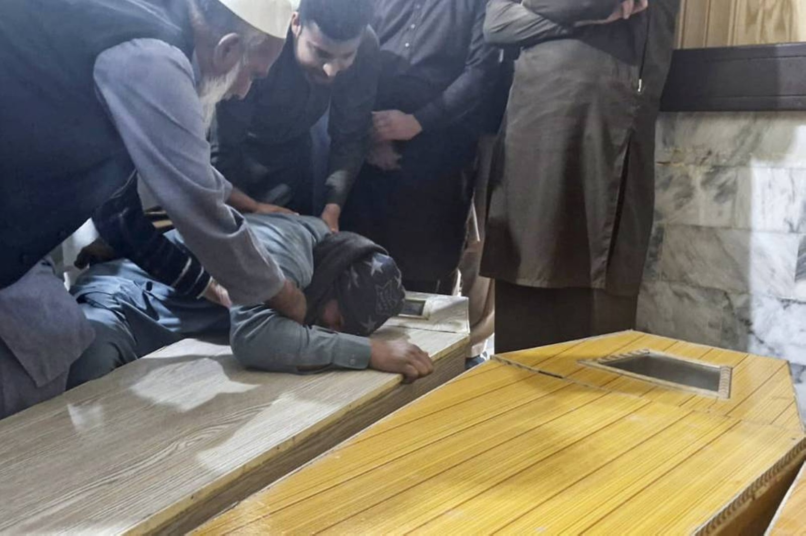 Top religious leader among 6 dead at Pakistan seminary suicide blast