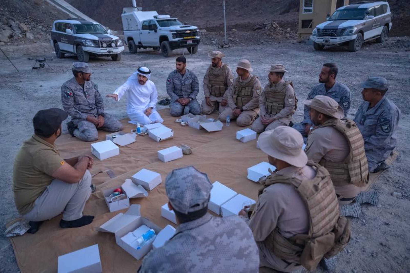 Sheikh Hamdan joins National Guard personnel in Hatta for Iftar