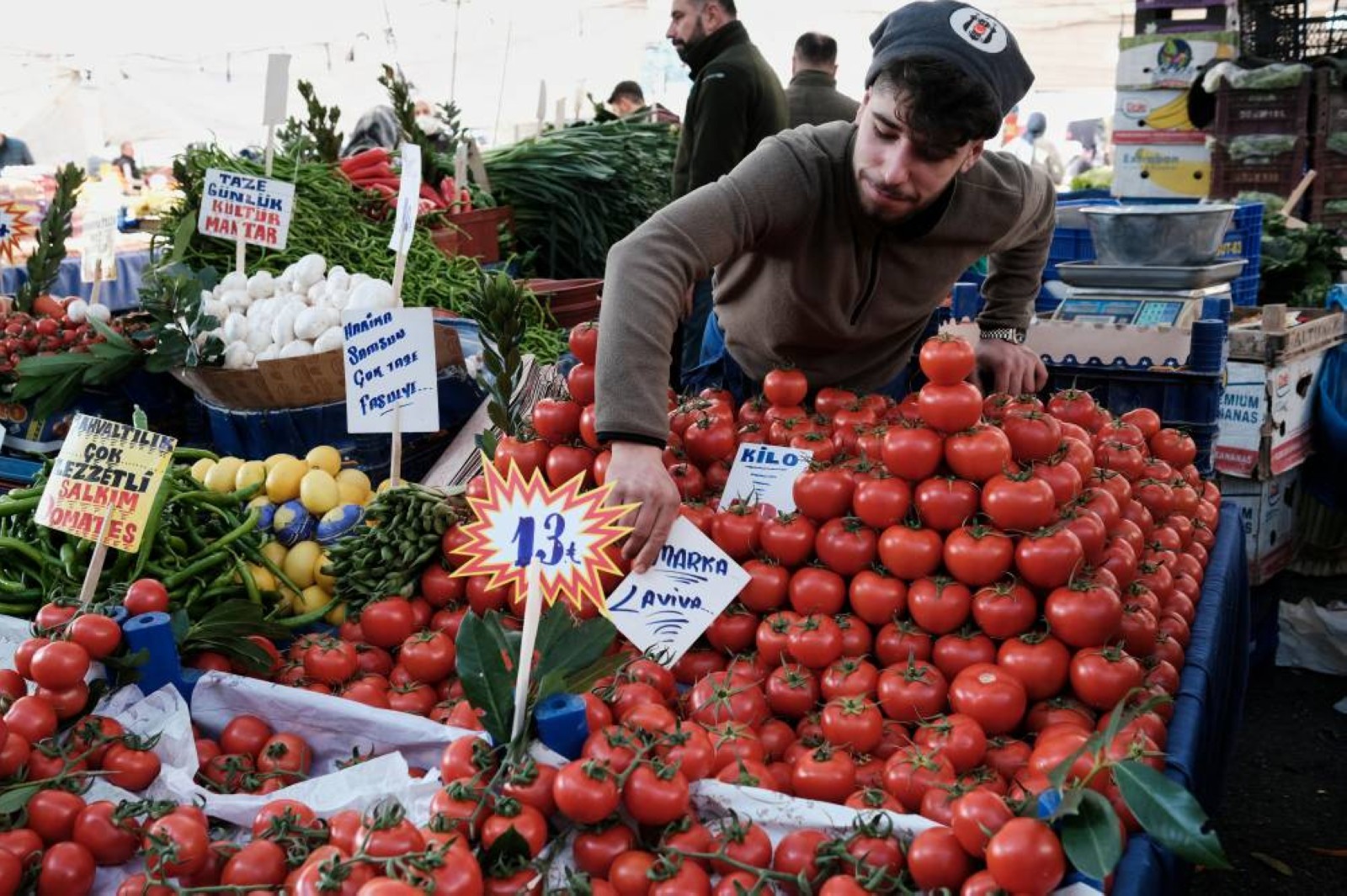 Turkish annual consumer price inflation slows to 39.05% in February
