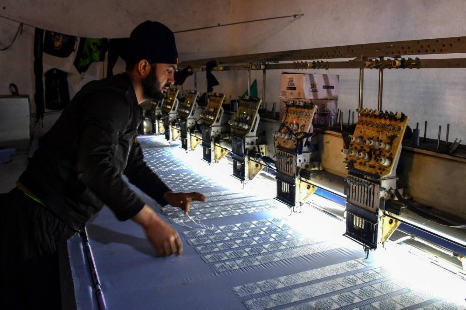 New generation of Afghan women shift from burqa