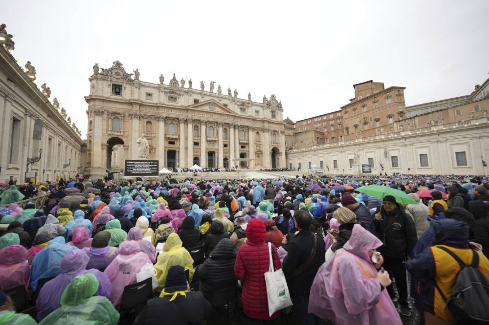 Pope plans public appearance on Sunday to offer blessing from hospital window for first time in five weeks