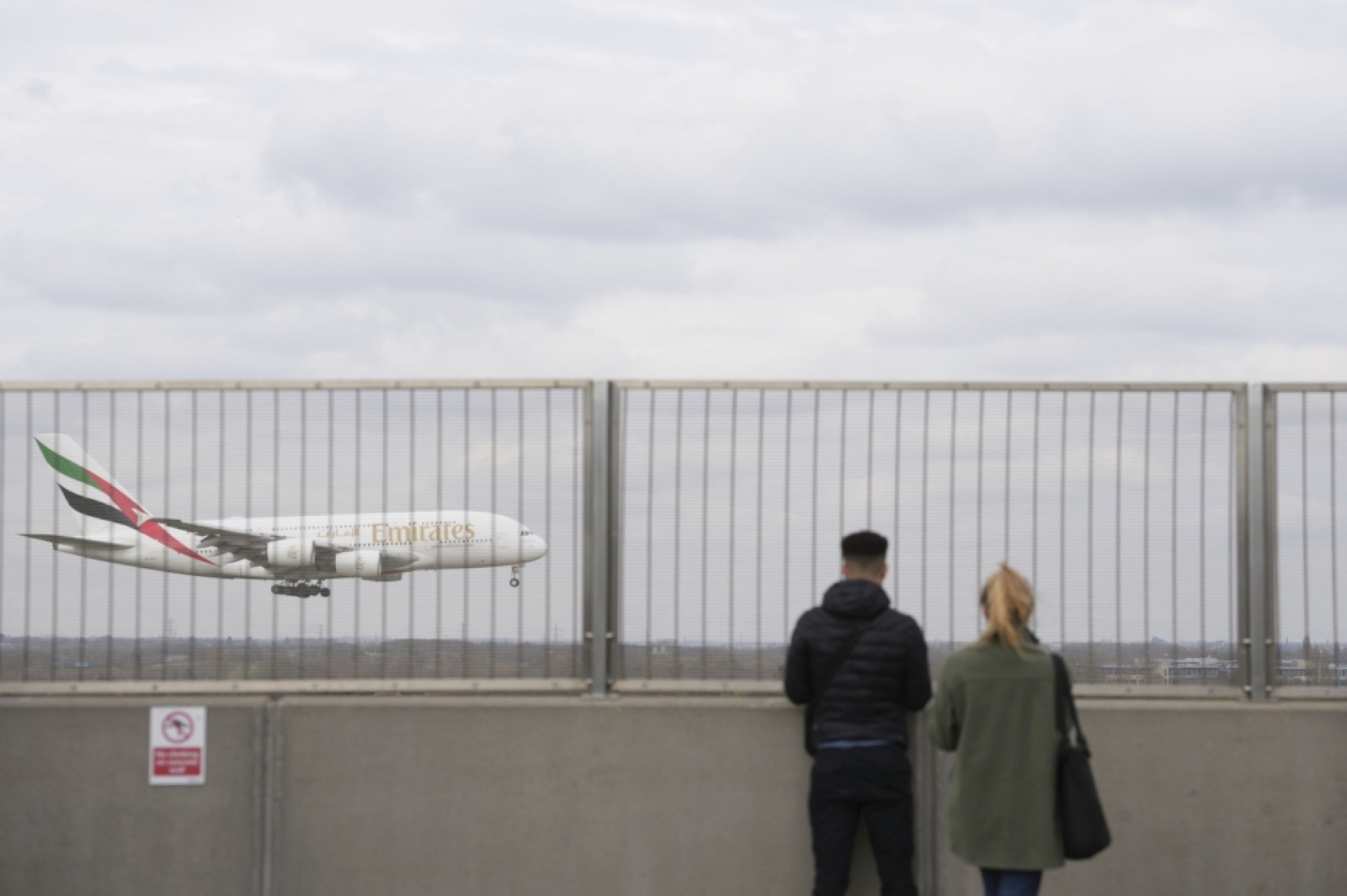 British govt orders probe into Heathrow shutdown