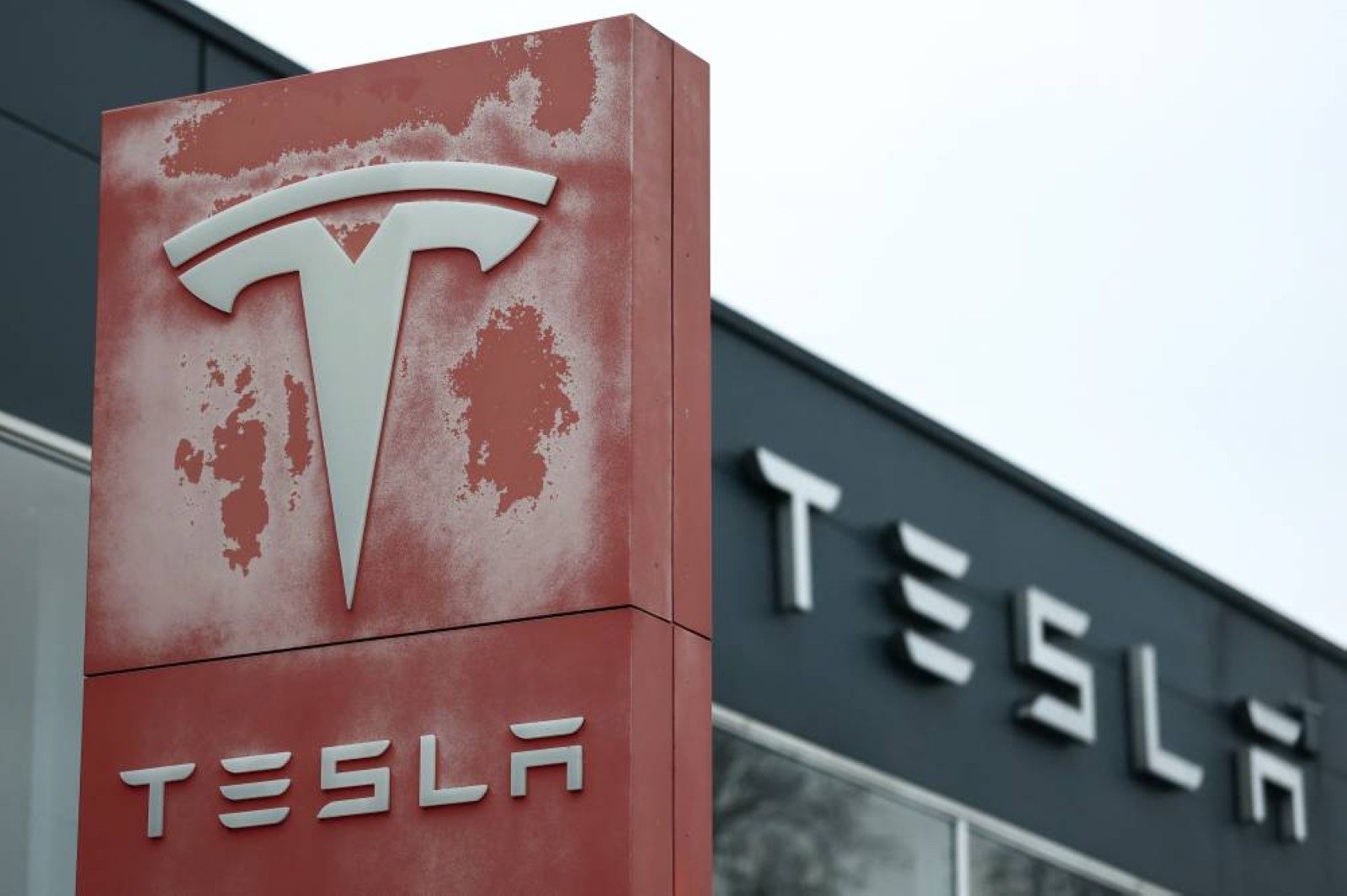 Tesla to launch in Saudi Arabia next month