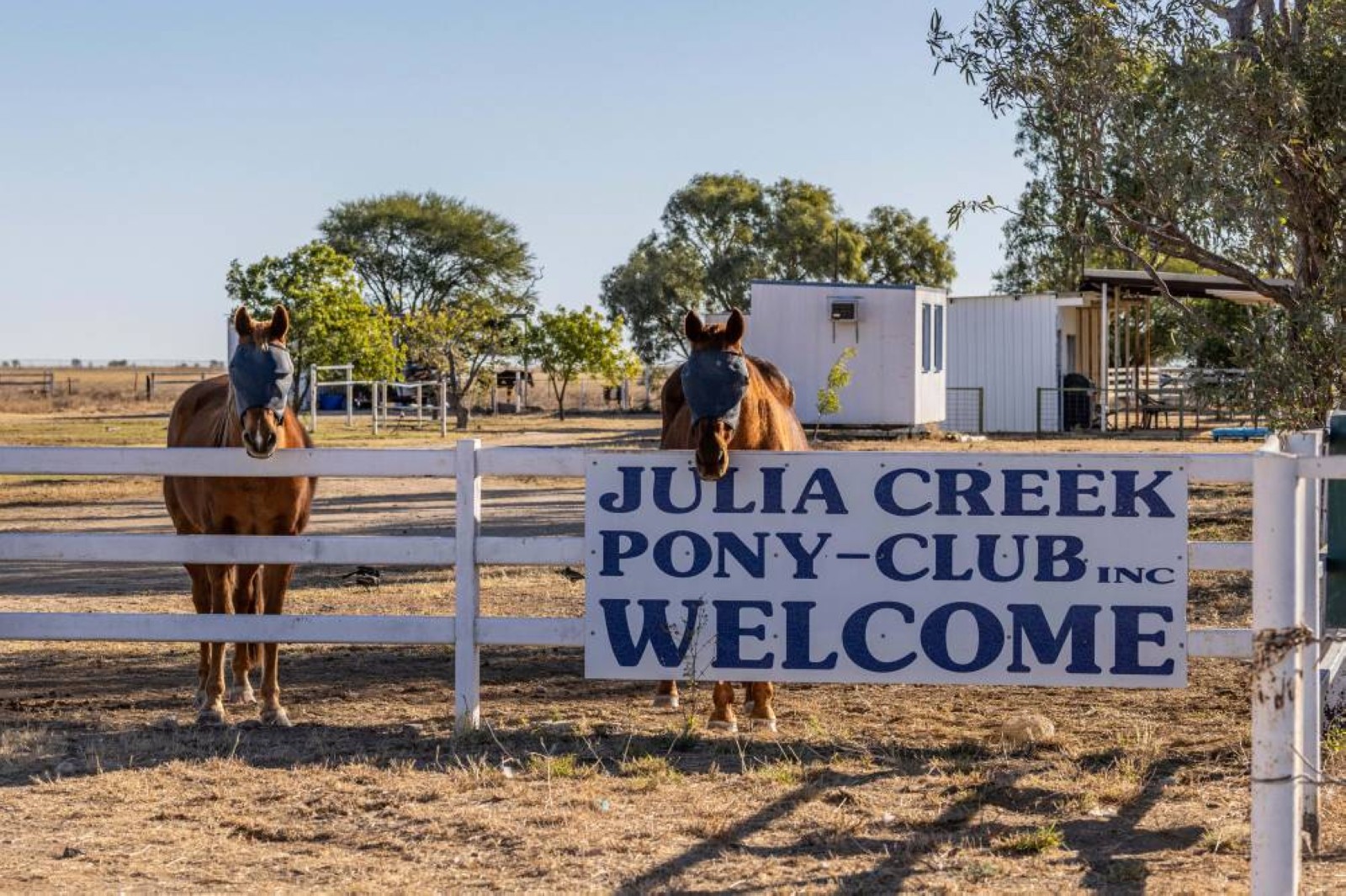 Remote Australian town seeks doctor, offering $400,000 salary and free rent