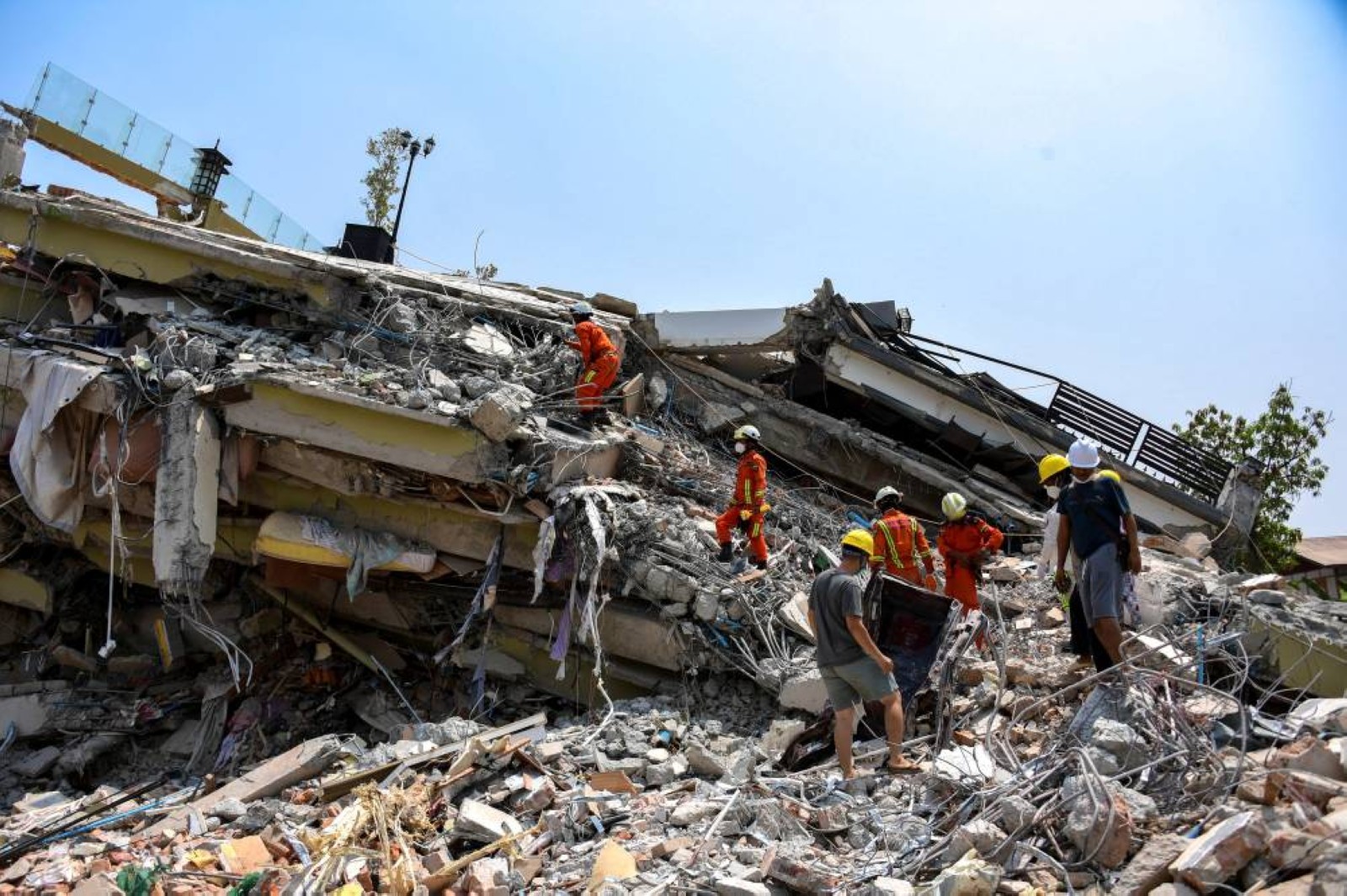 UAE sends team to save earthquake victims in Myanmar