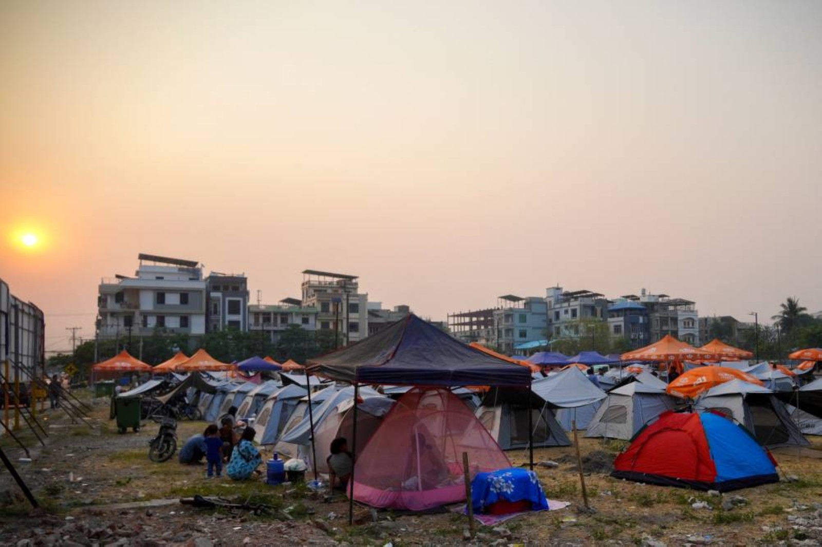 Myanmar quake survivors without food, shelter as death toll climbs
