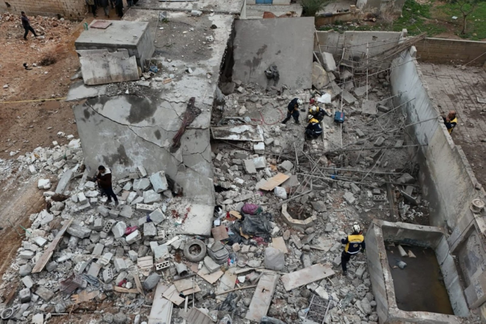 Nine killed as Israel strikes Syria military bases