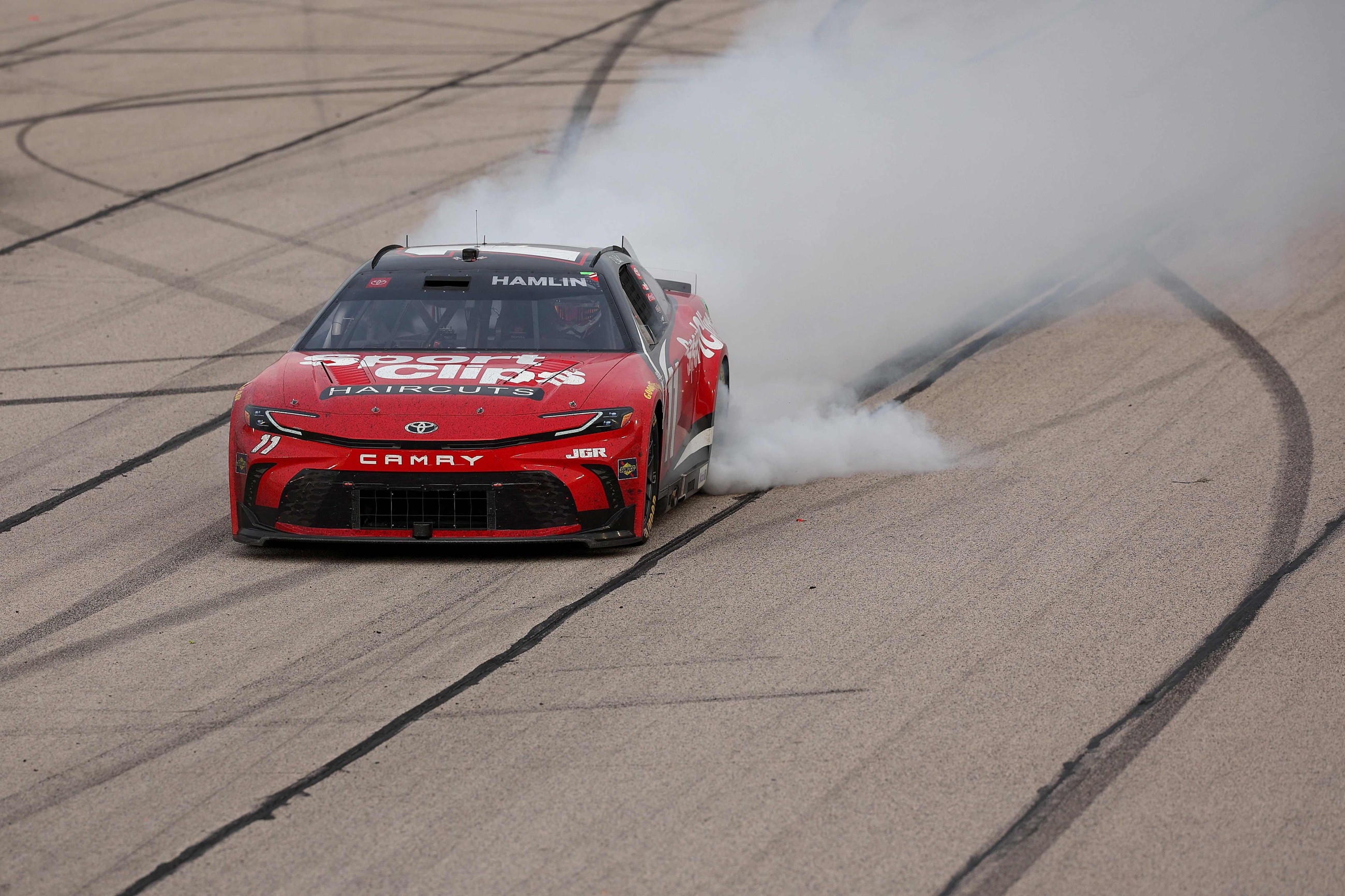 Denny Hamlin prevails at Darlington for second straight win