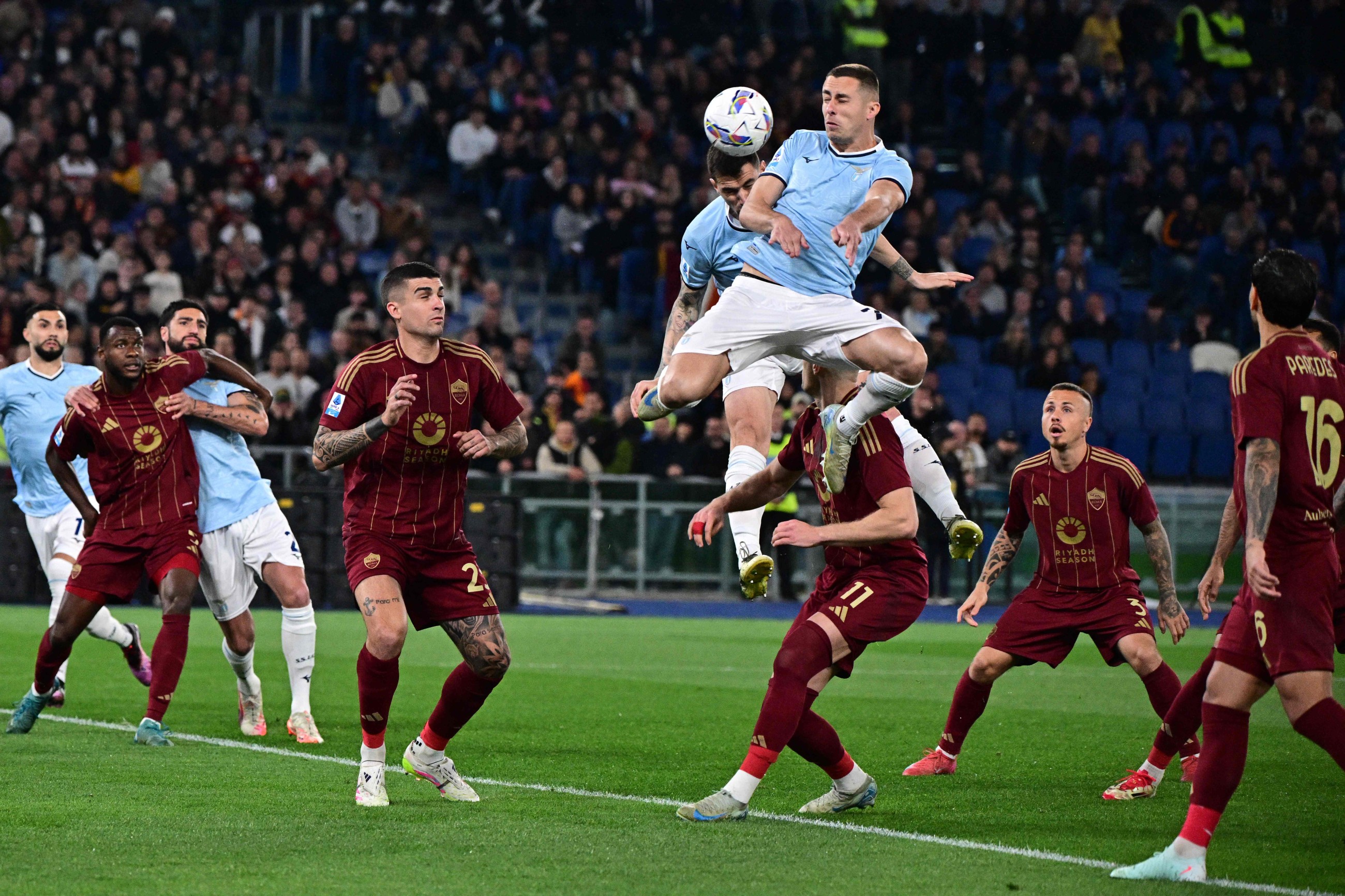 Lazio, Roma share derby spoils as Como prevail over Torino