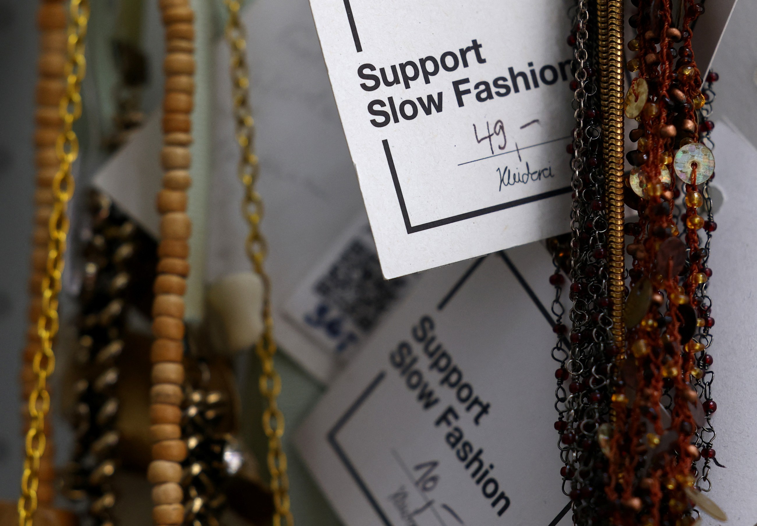 As economy stalls, Germany struggles to get consumers spending
