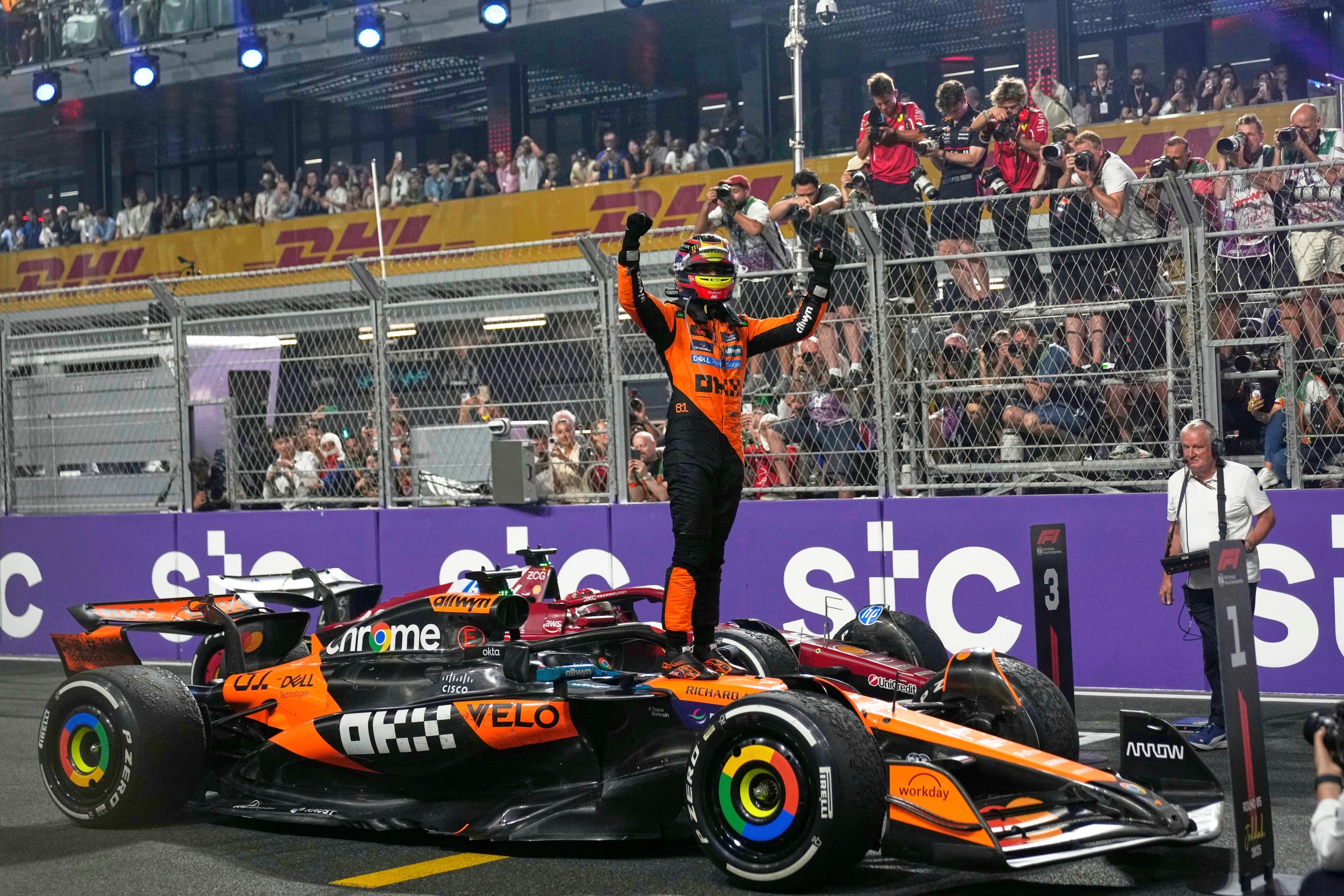 Piastri triumphs at Saudi Arabian Grand Prix to take lead in F1 title race 2 XDMV191