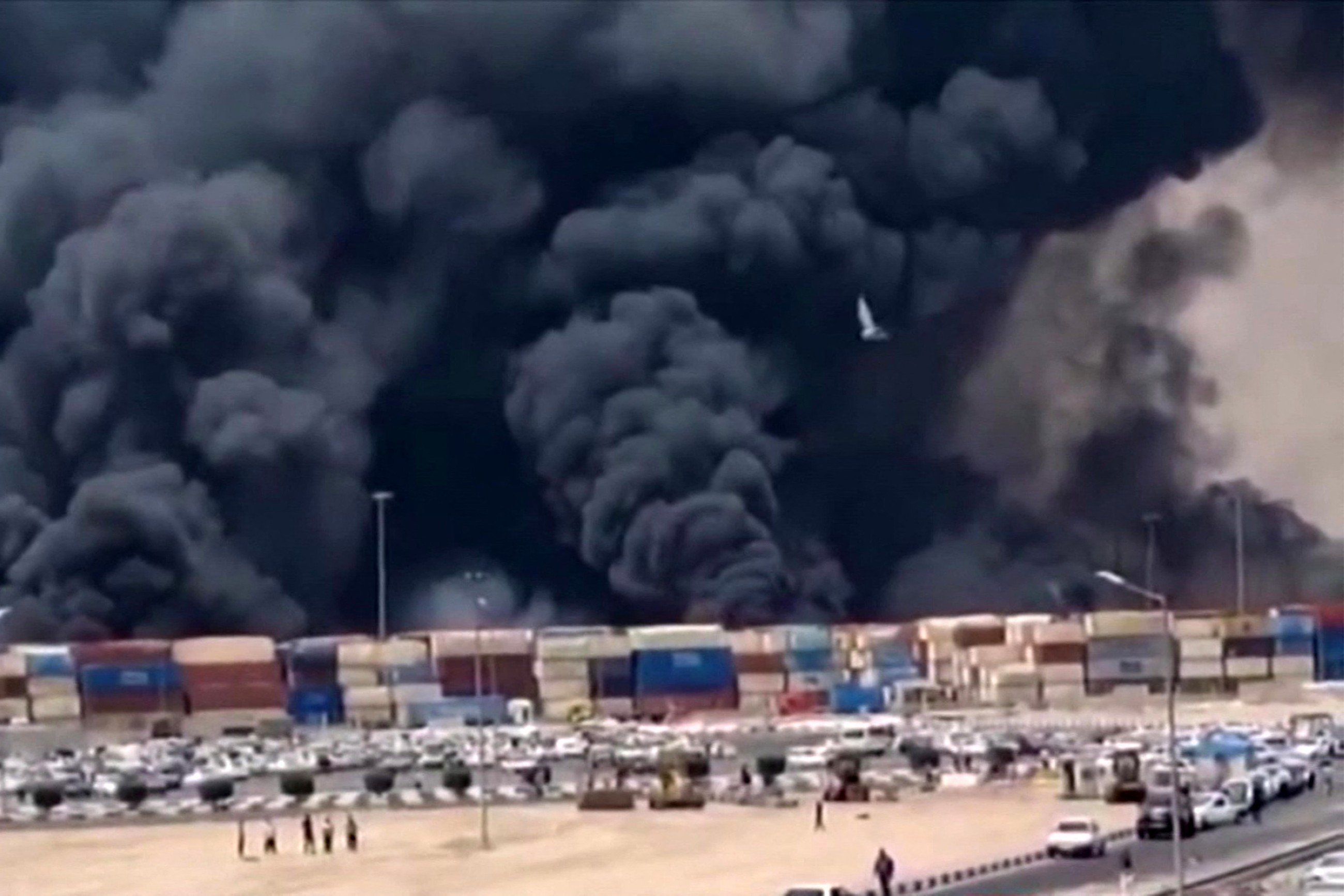 516 injured after huge explosion at Iran's Bandar Abbas port