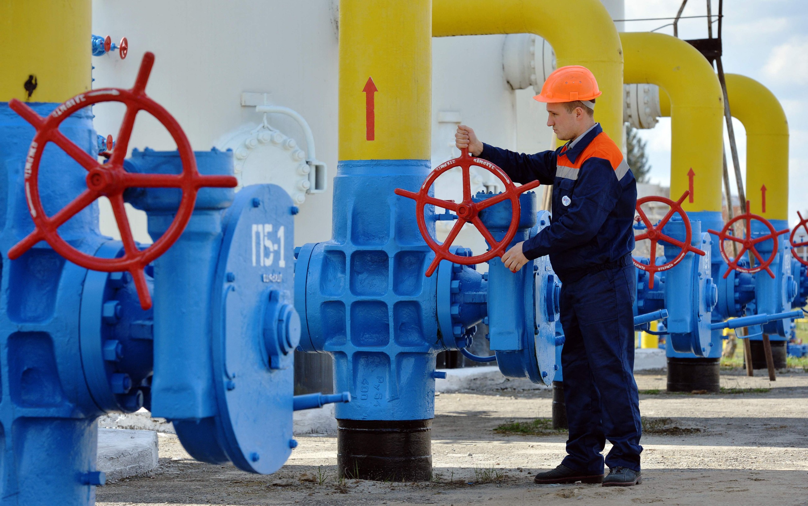 Ukraine, US sign minerals deal, tying Trump to Kyiv