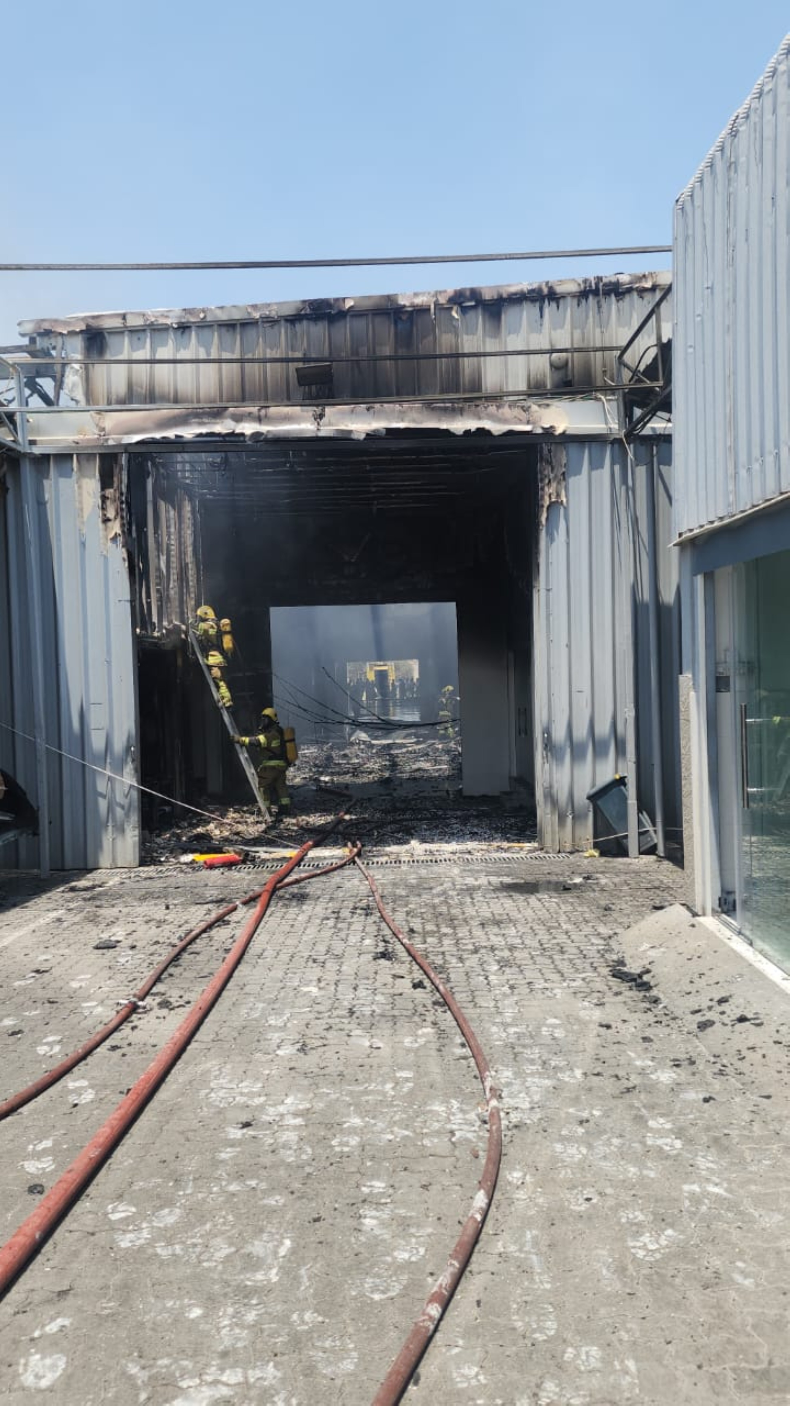 Ras Al Khaimah auto repair shop fire contained, no casualties reported