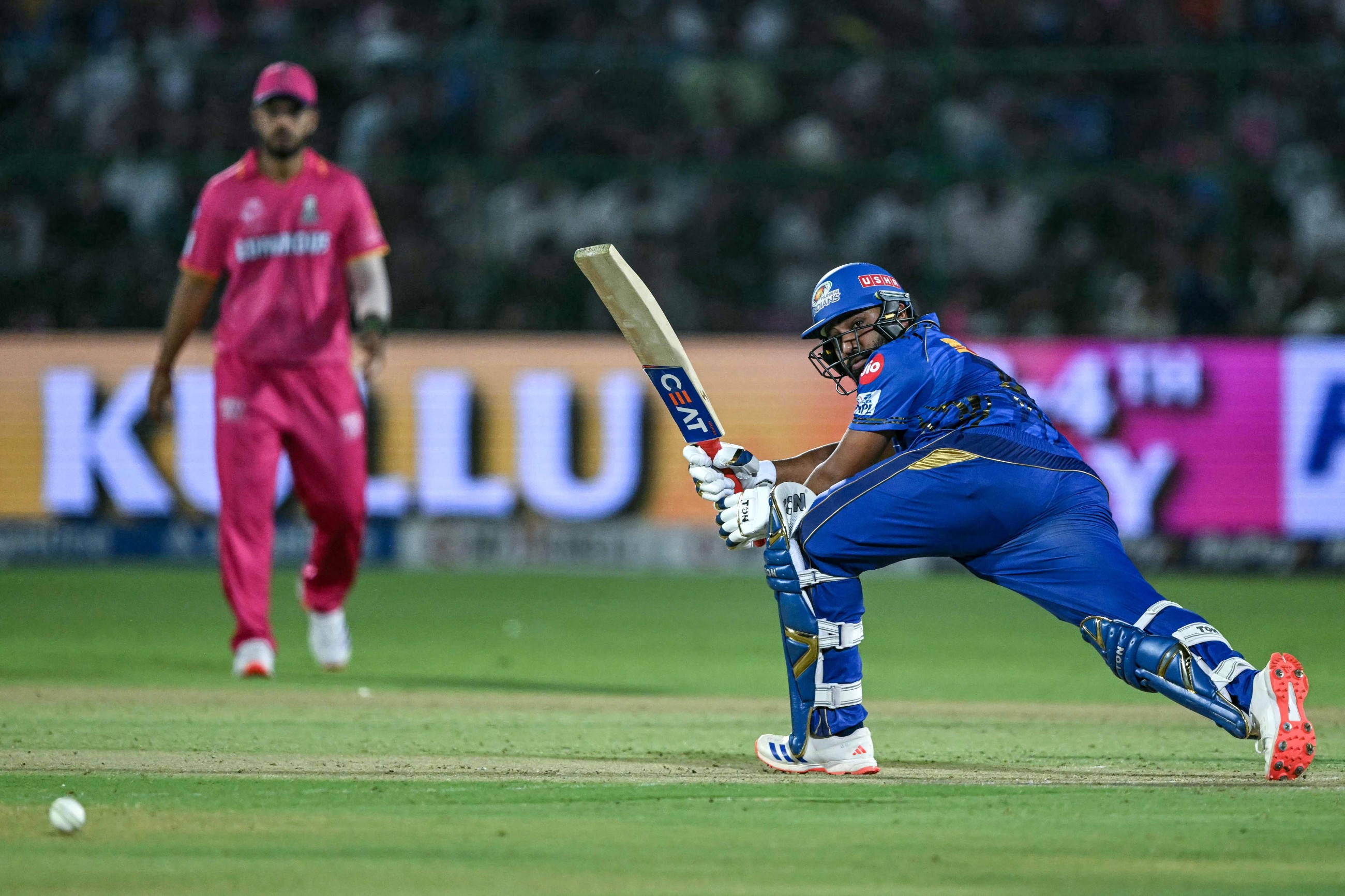 Clinical MI win 6th in a row, go on top with 100-run rout of RR