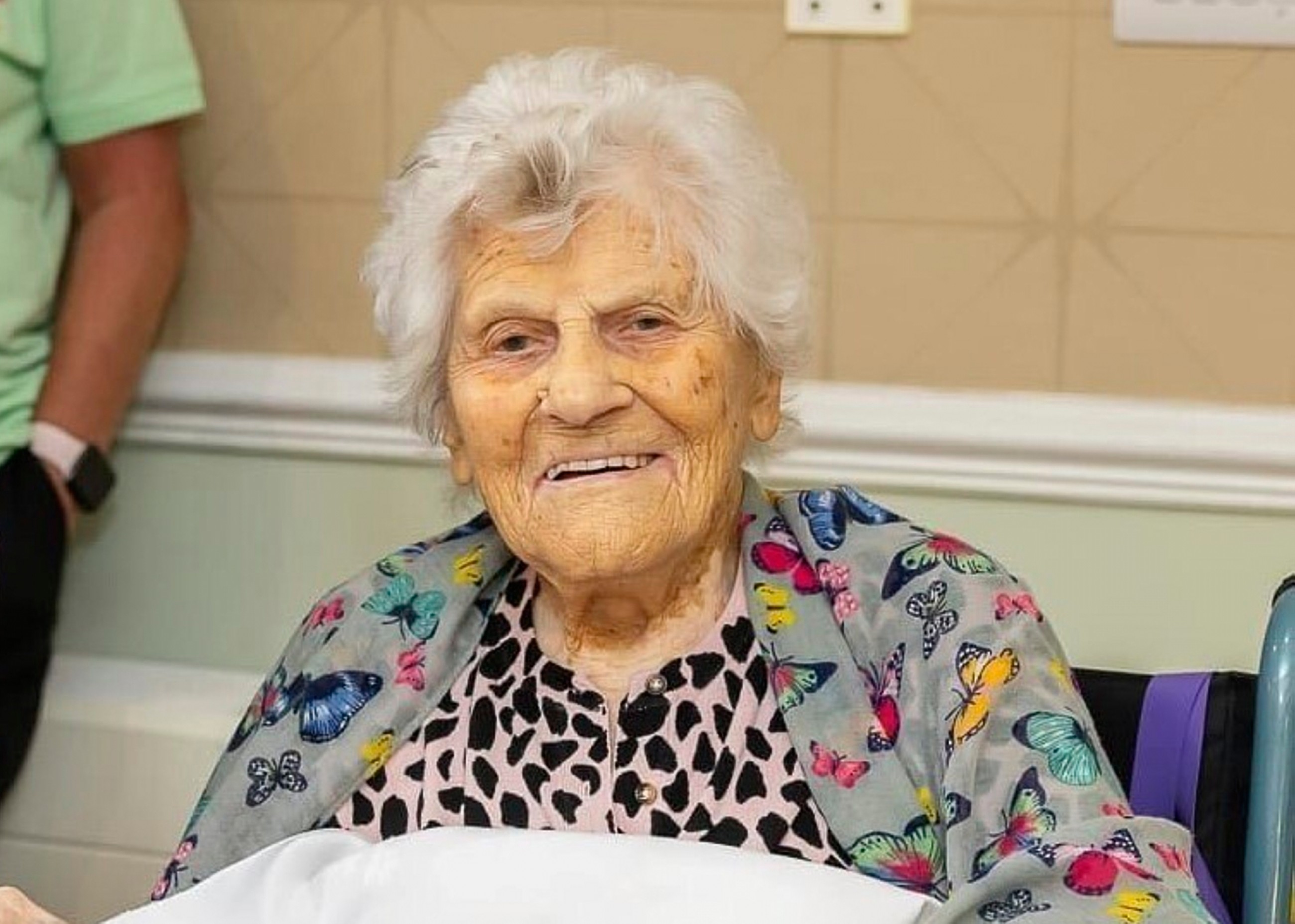 115-year-old British woman, now the world's oldest, gives her recipe to long life