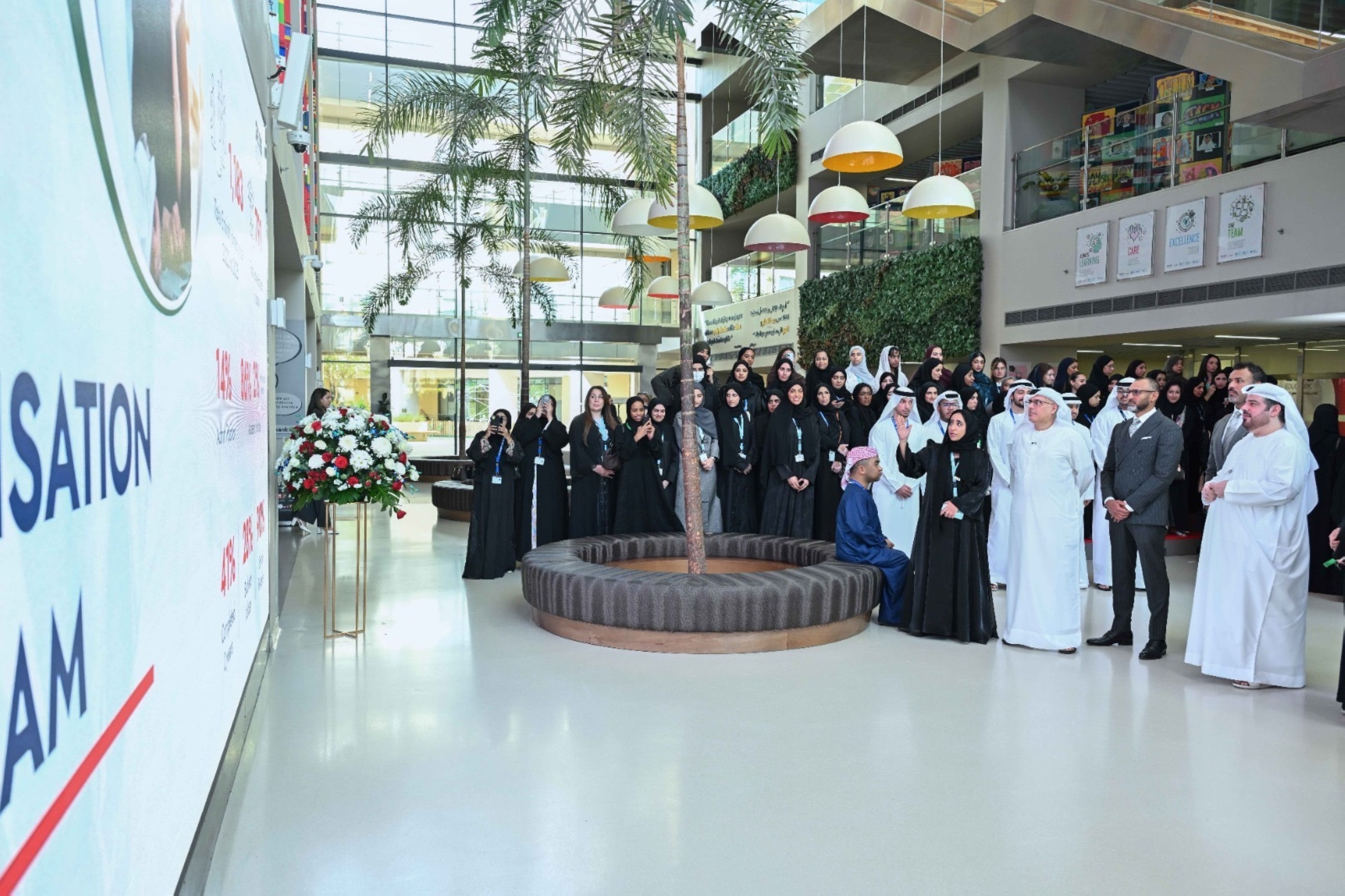 Minister applauds Emirati professionals working in private sector