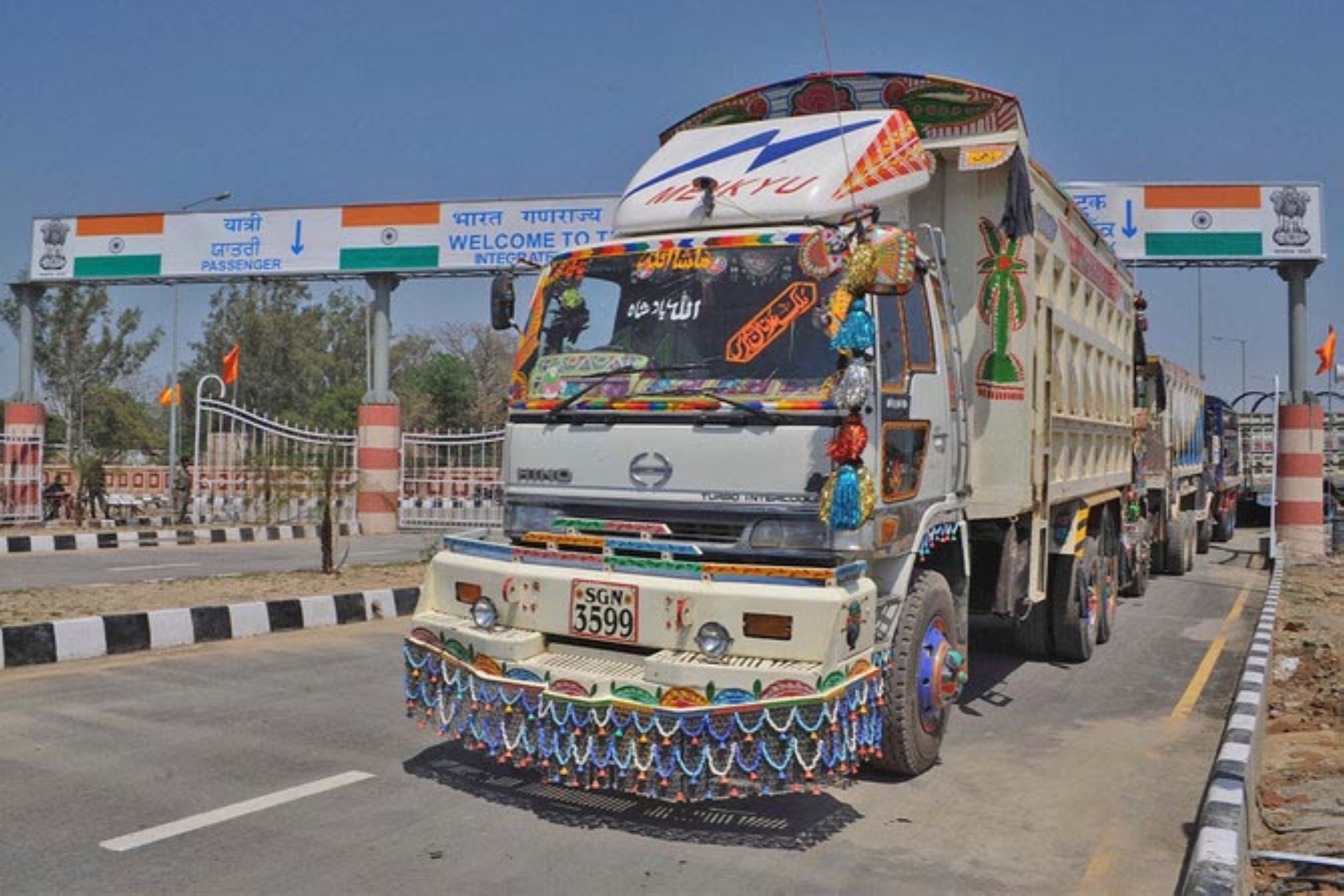 India bans all imports from Pakistan, suspends inbound mail