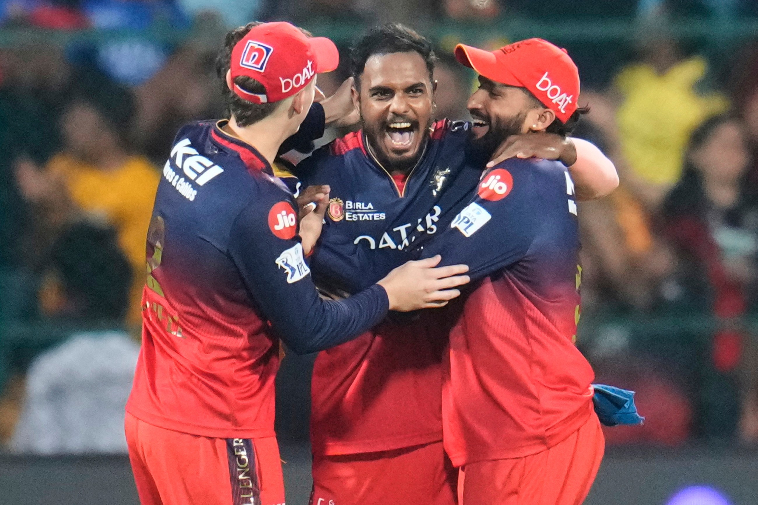 Royal Challengers inch closer to playoffs with Chennai romp