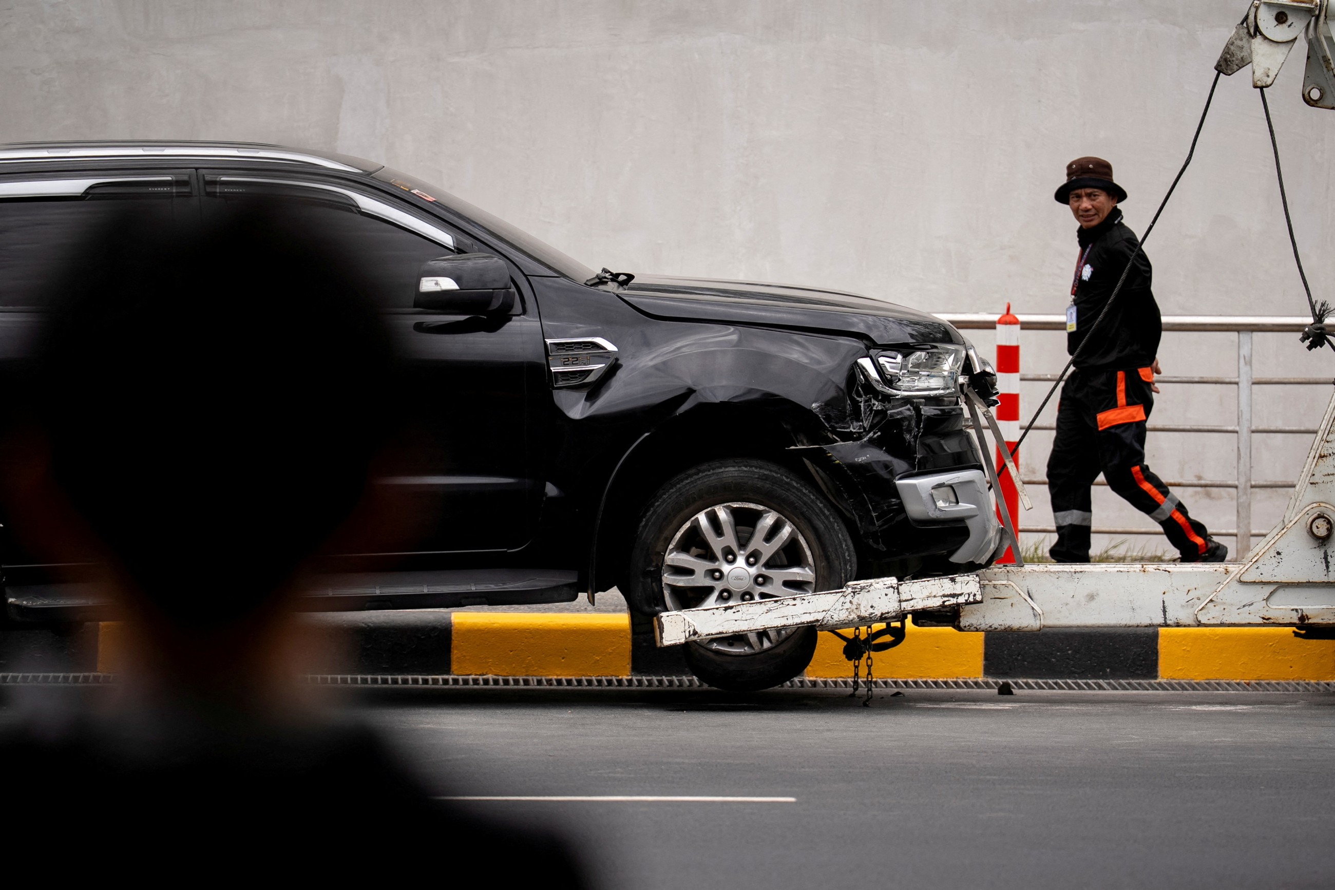 4-year-old girl among 2 killed as car crashes into entrance at Manila airport