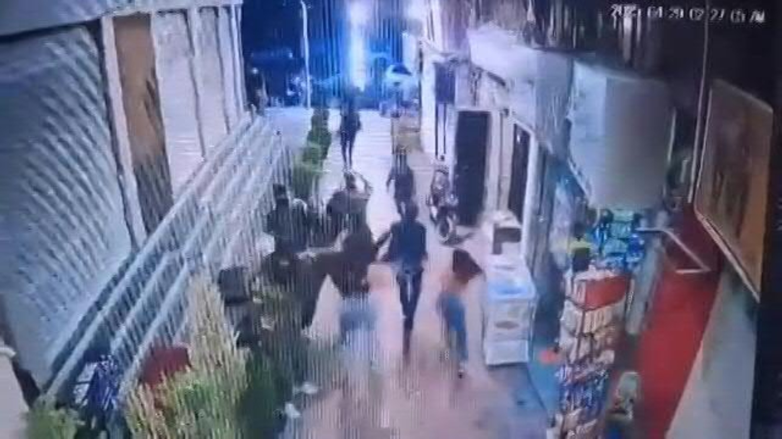 CCTV footage shows armed men attacking Syrians outside Damascus nightclub