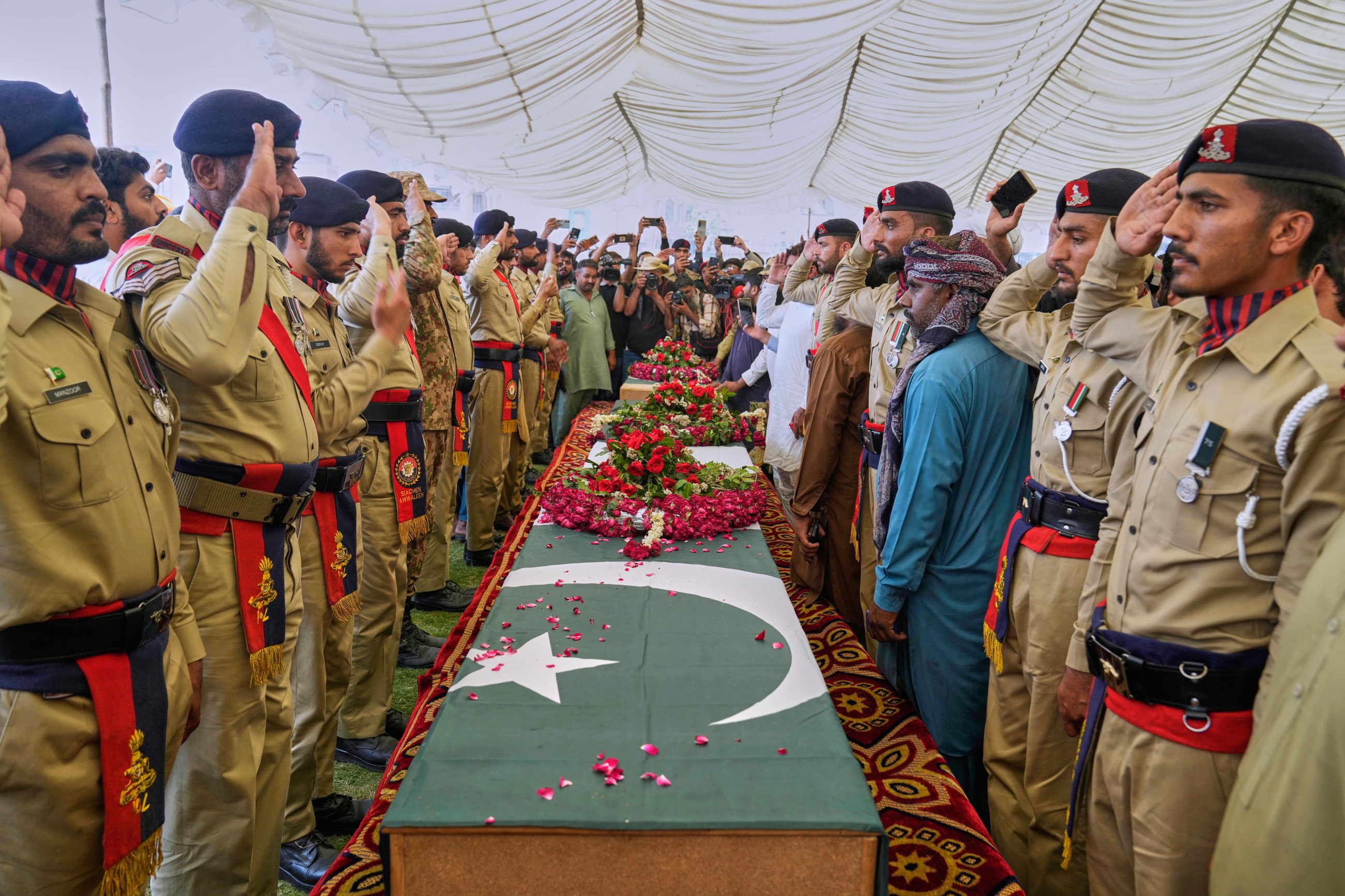 World leaders urge restraint after growing India-Pakistan tensions