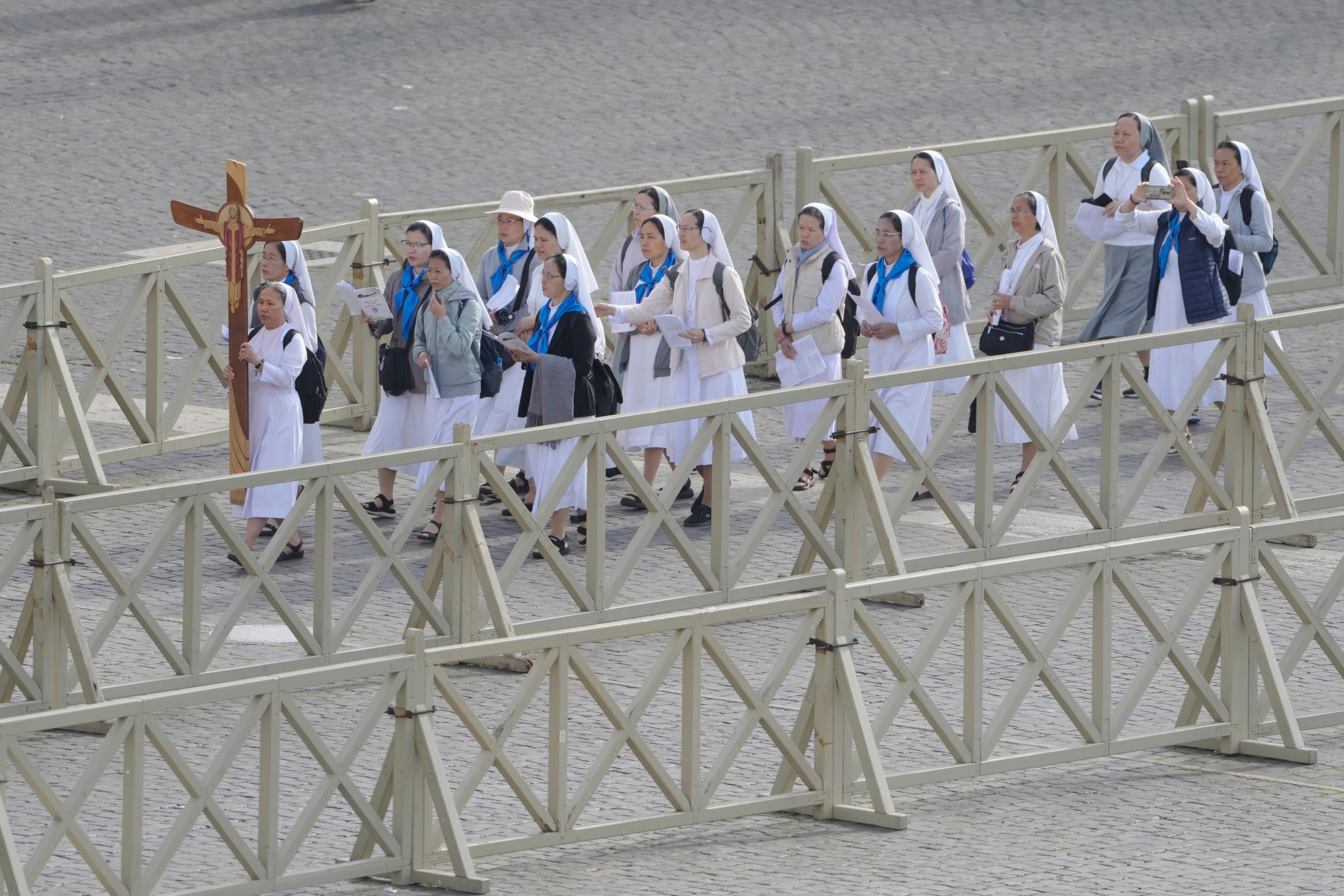 Cardinals vote to elect a new pope