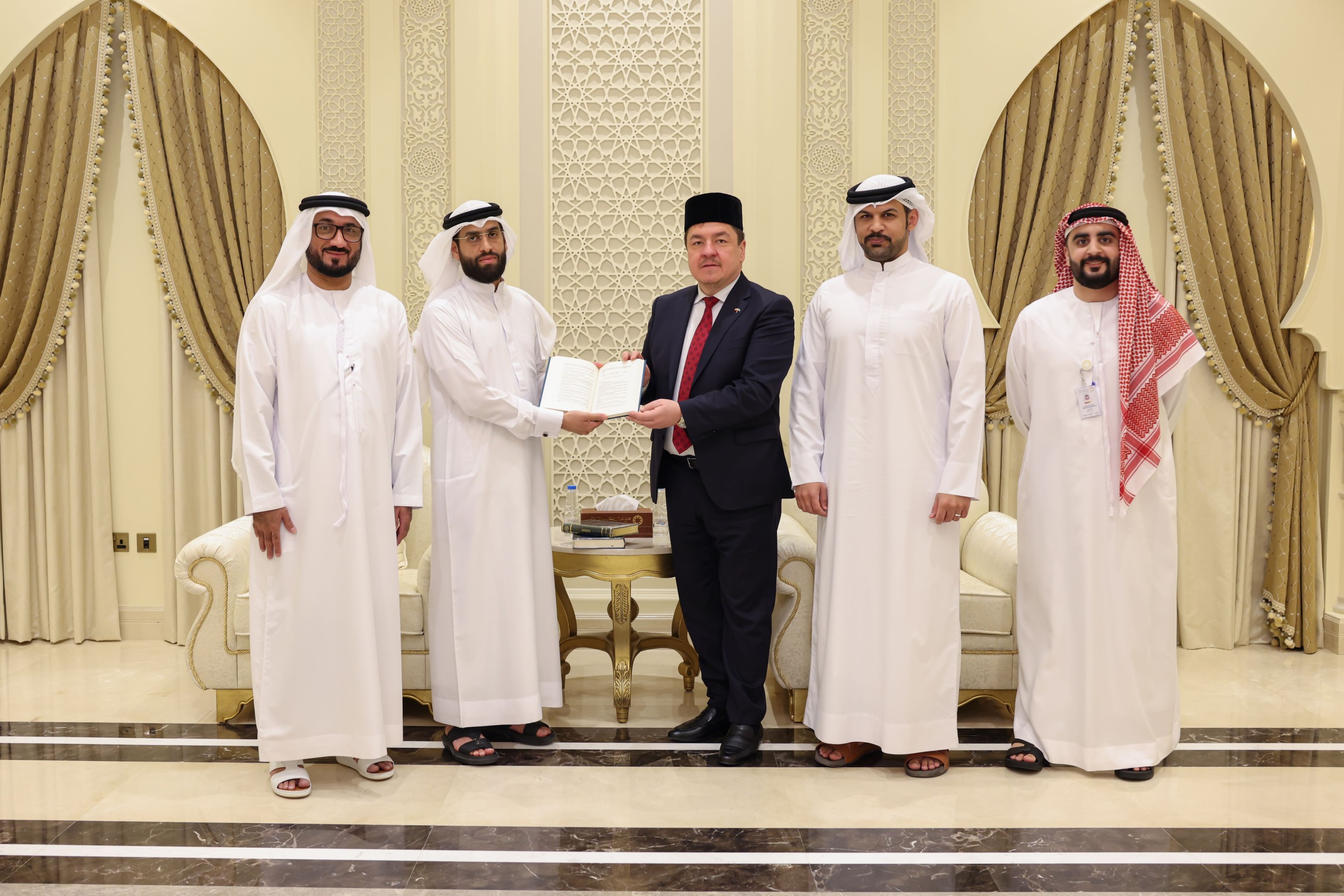 Sharjah Quran Complex discusses ways to cooperate with Mufti of Poland