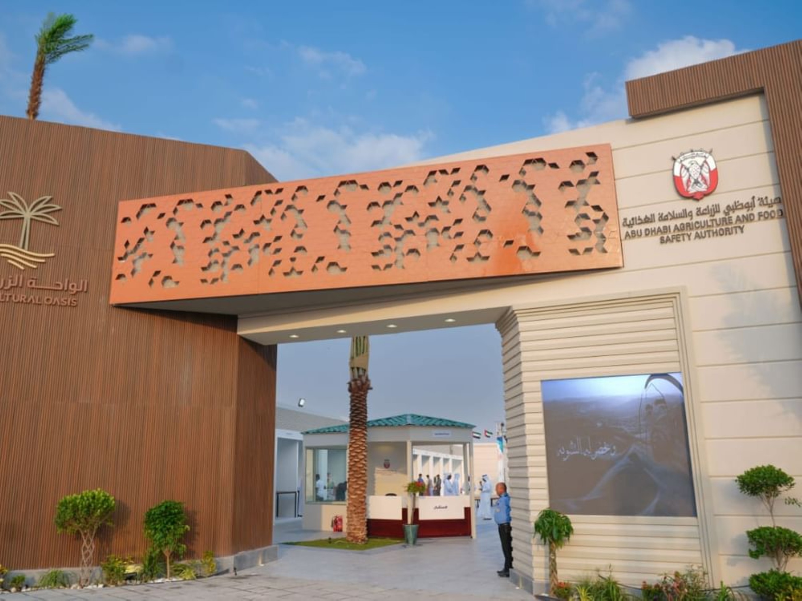 Abu Dhabi shuts restaurant and Wafi Hypermarket for violating food safety regulations