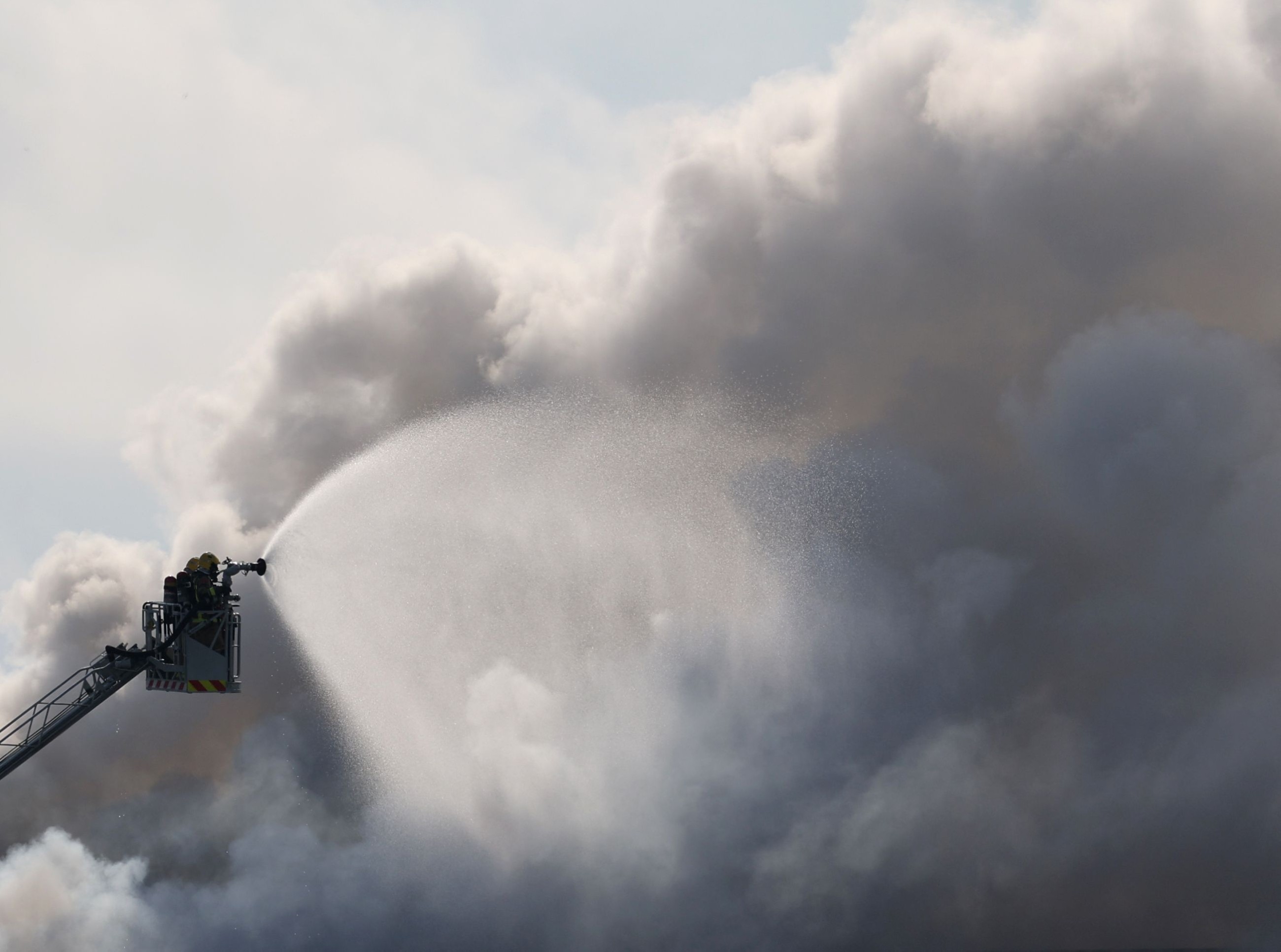 Thousands confined indoors by toxic chlorine cloud in Spain