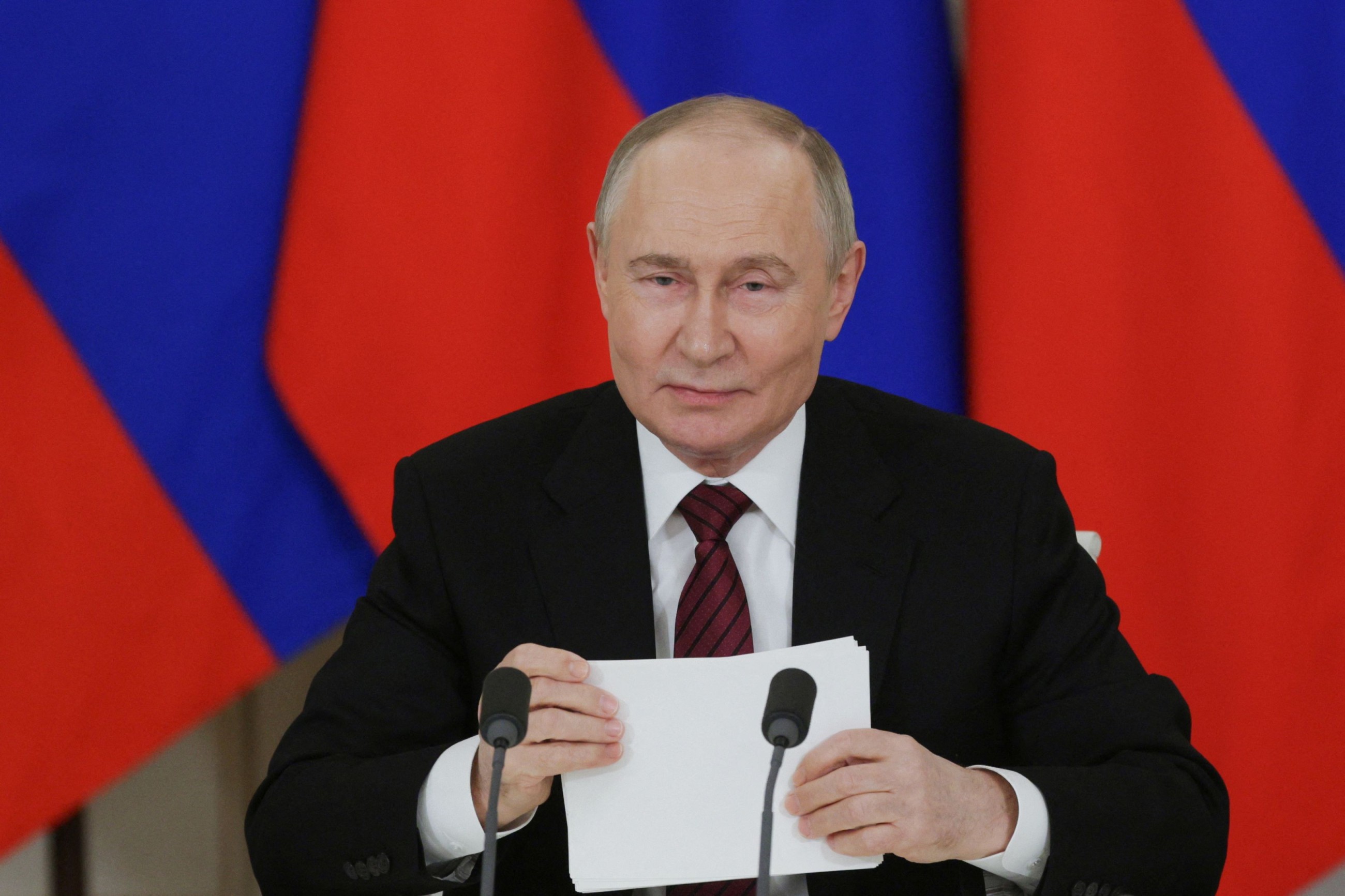 Zelensky hopes for truce with Russia after Putin offers direct talks