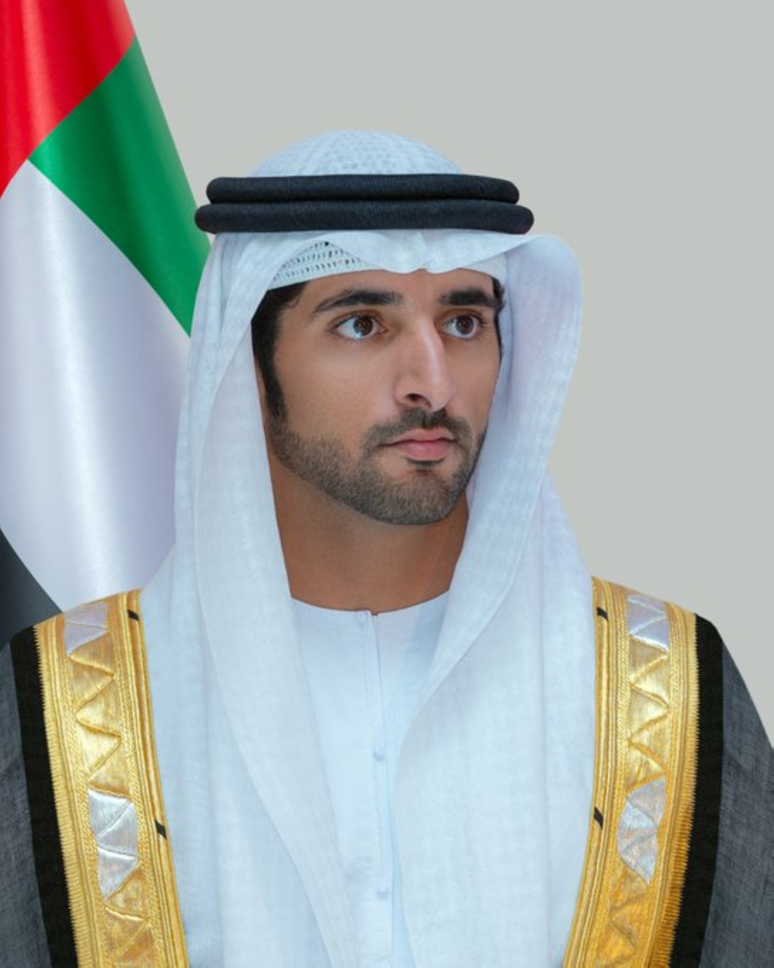 Sheikh Hamdan grants golden visas to nursing staff at Dubai Health
