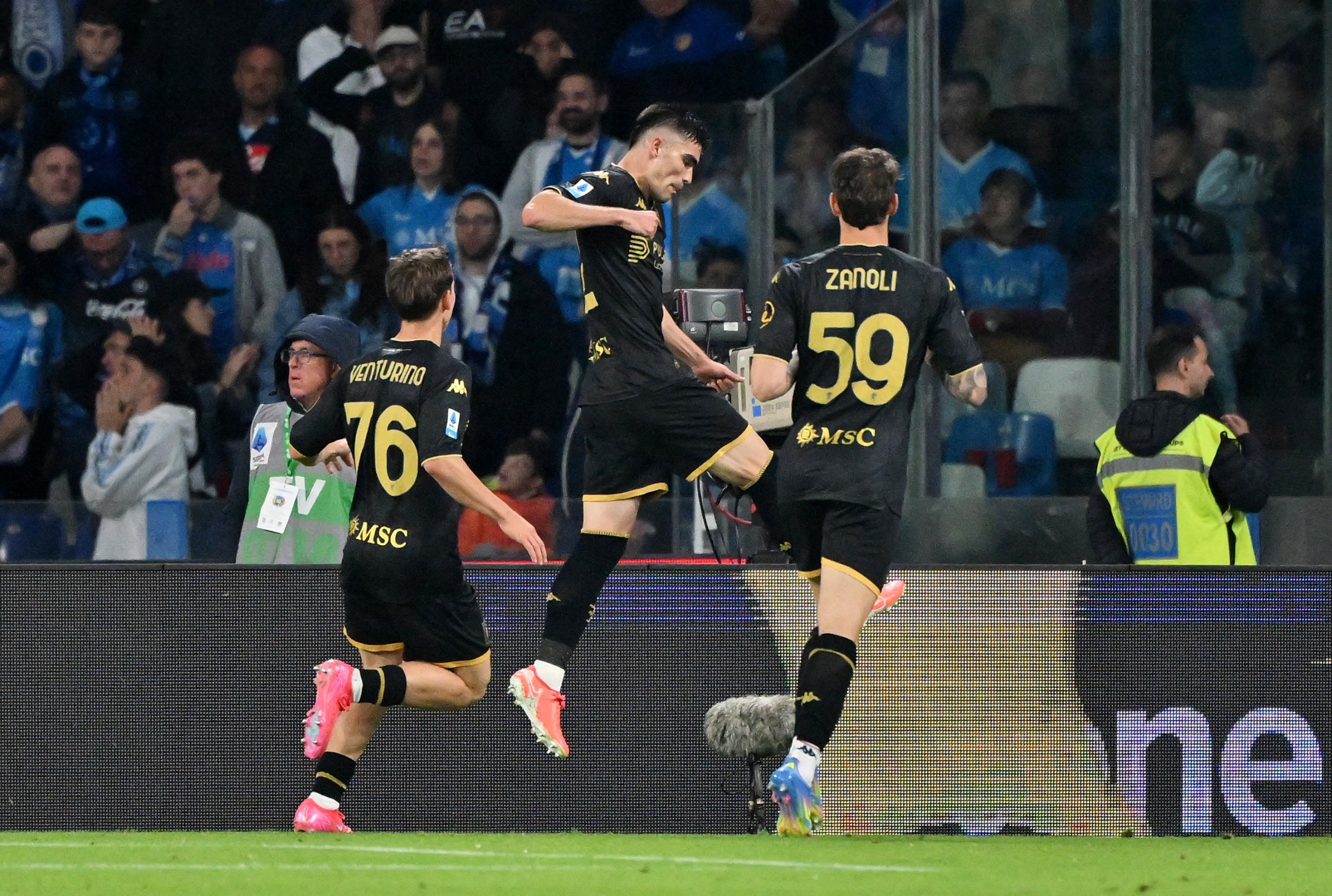 Napoli’s title hopes shaken by late Genoa equaliser as Inter close in